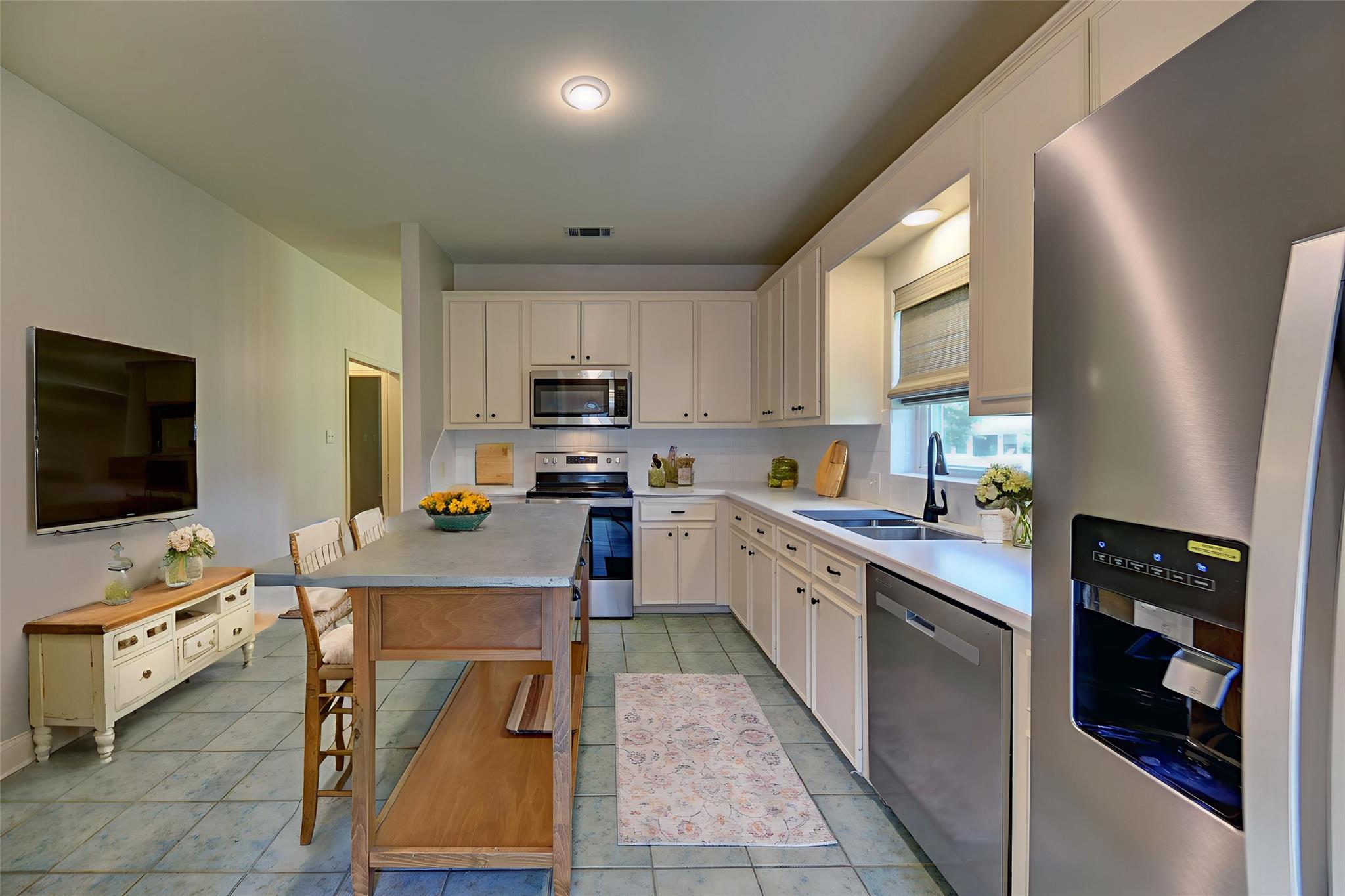 2416 Stone Hollow Dr, Brenham, TX 77833