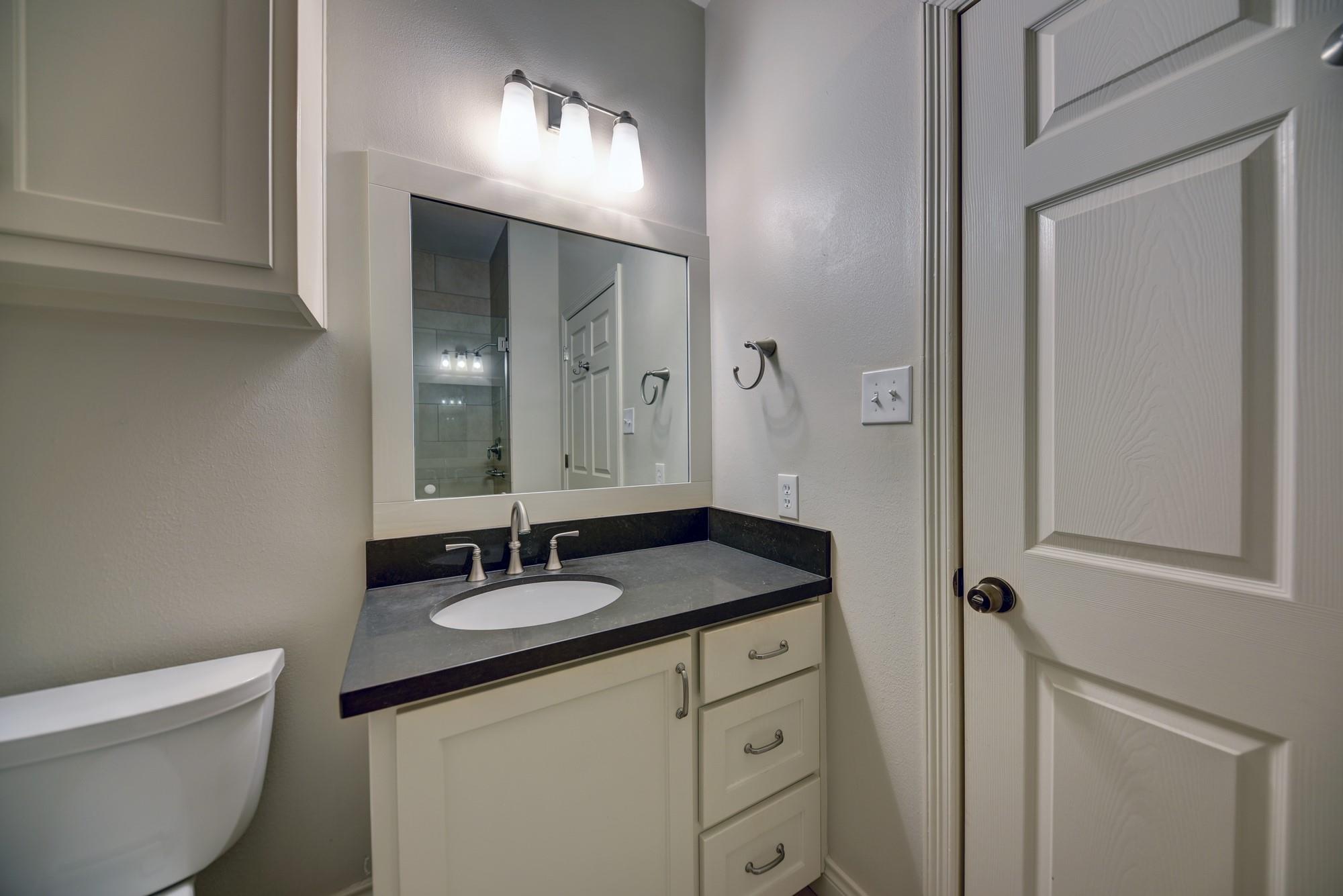 2416 Stone Hollow Dr, Brenham, TX 77833