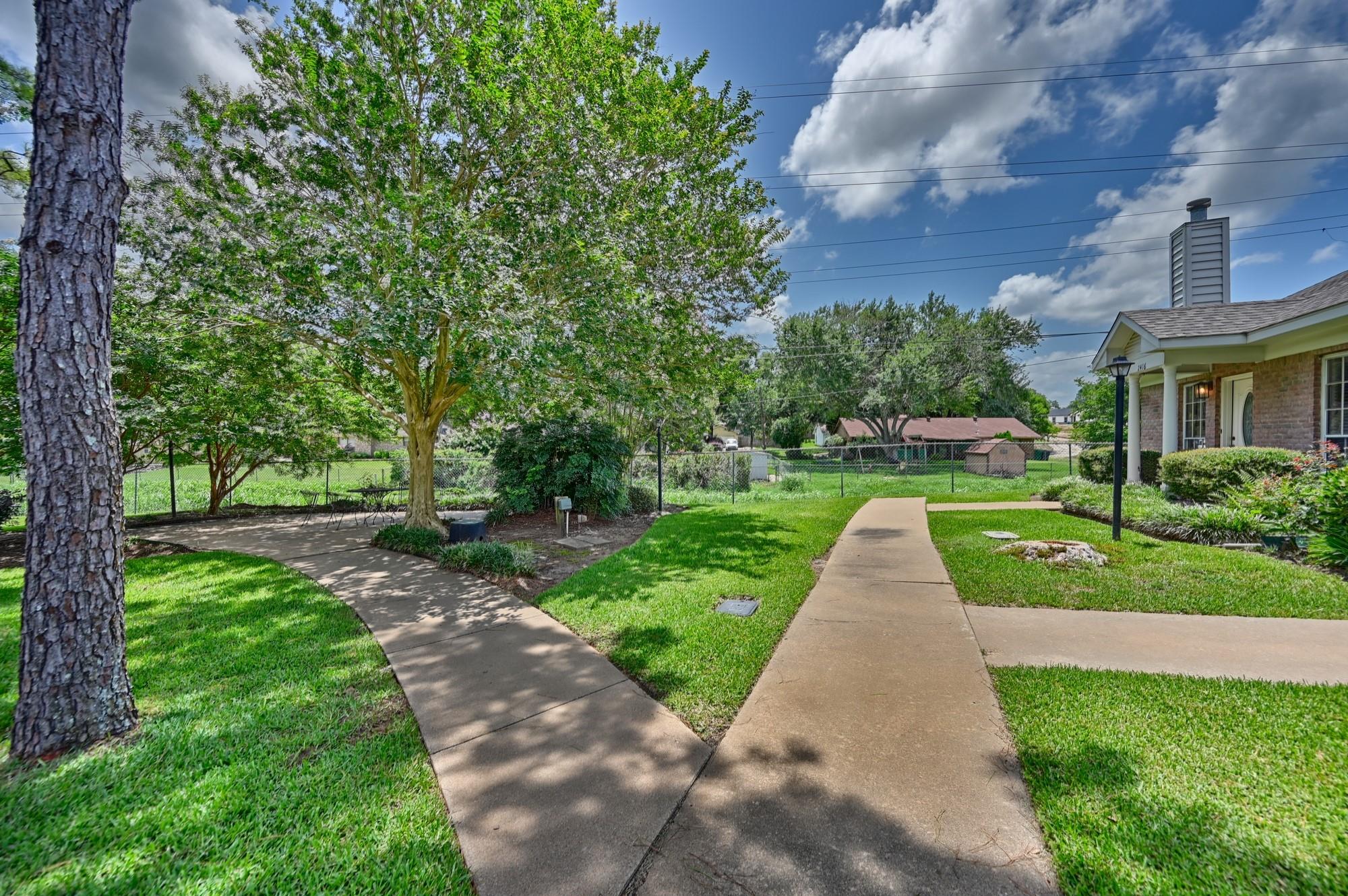 2416 Stone Hollow Dr, Brenham, TX 77833