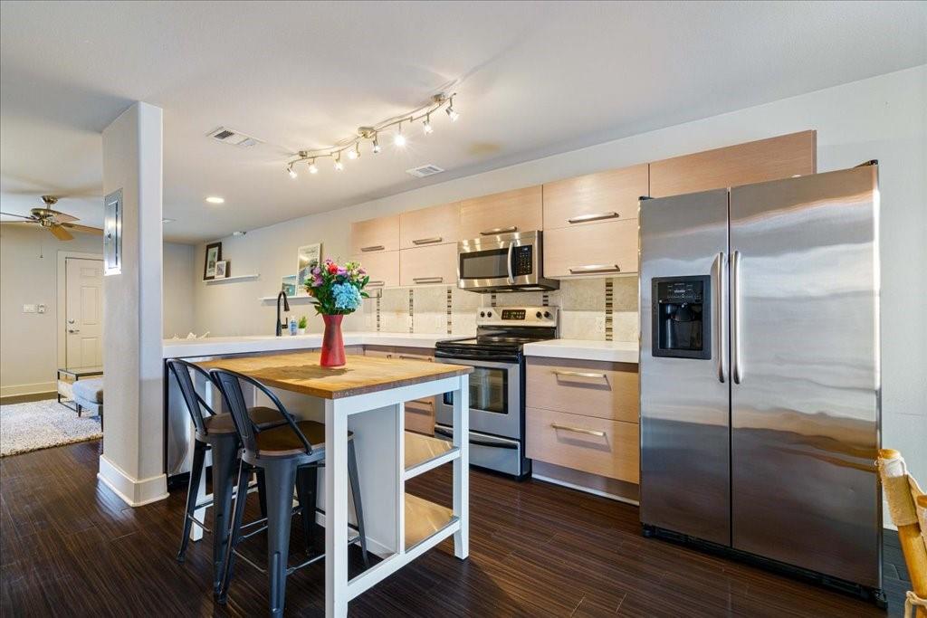 1101 Grove Blvd # 203, Austin, TX 78741
