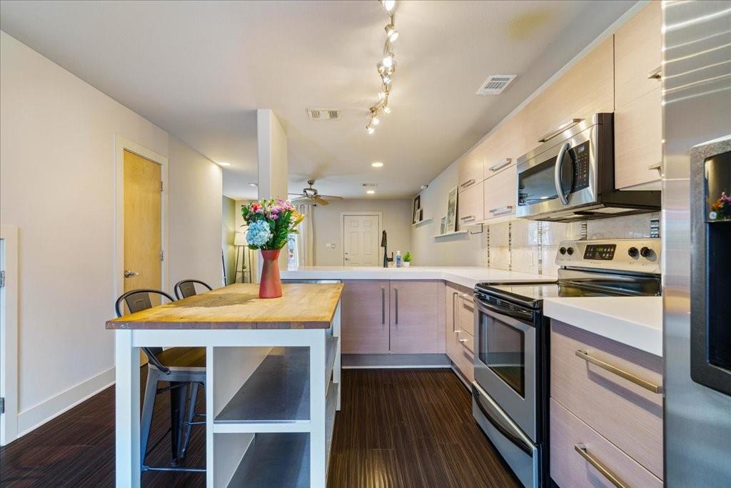 1101 Grove Blvd # 203, Austin, TX 78741