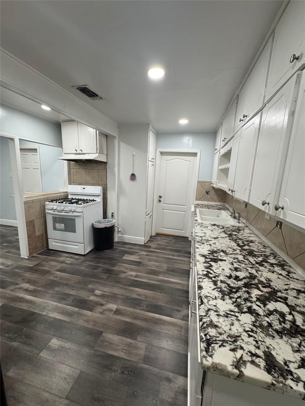 1705 Holly St, Austin, TX 78702