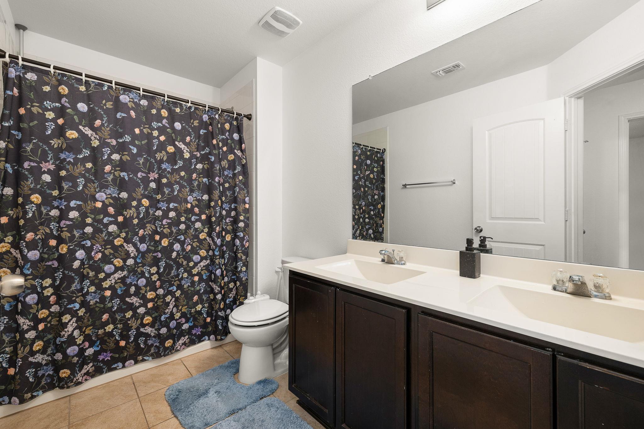 121 Leona River Trl, Hutto, TX 78634