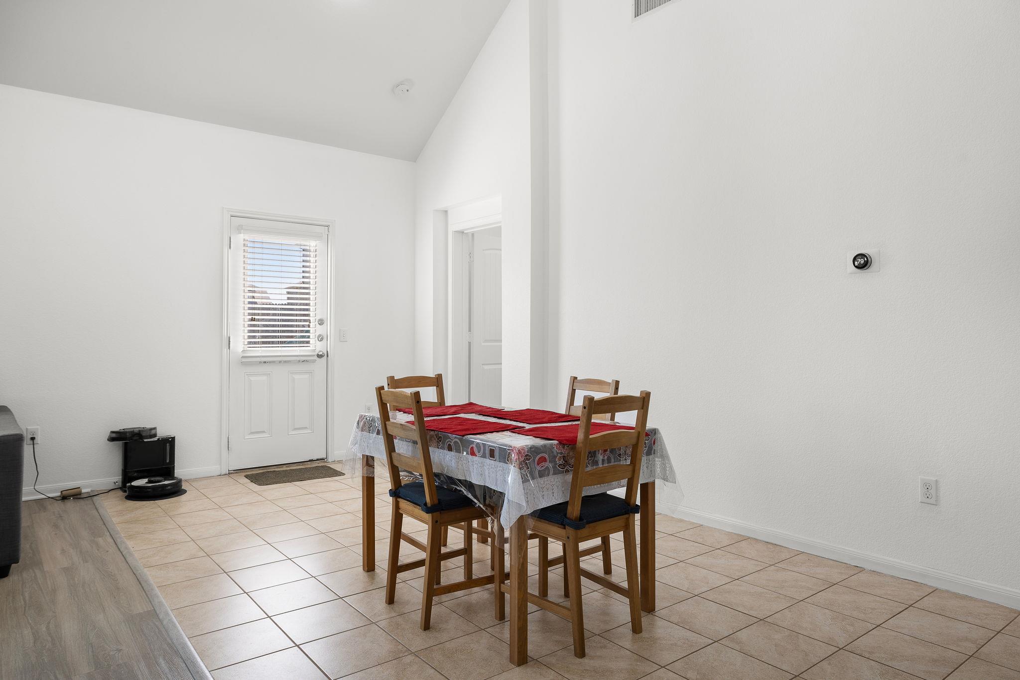 121 Leona River Trl, Hutto, TX 78634