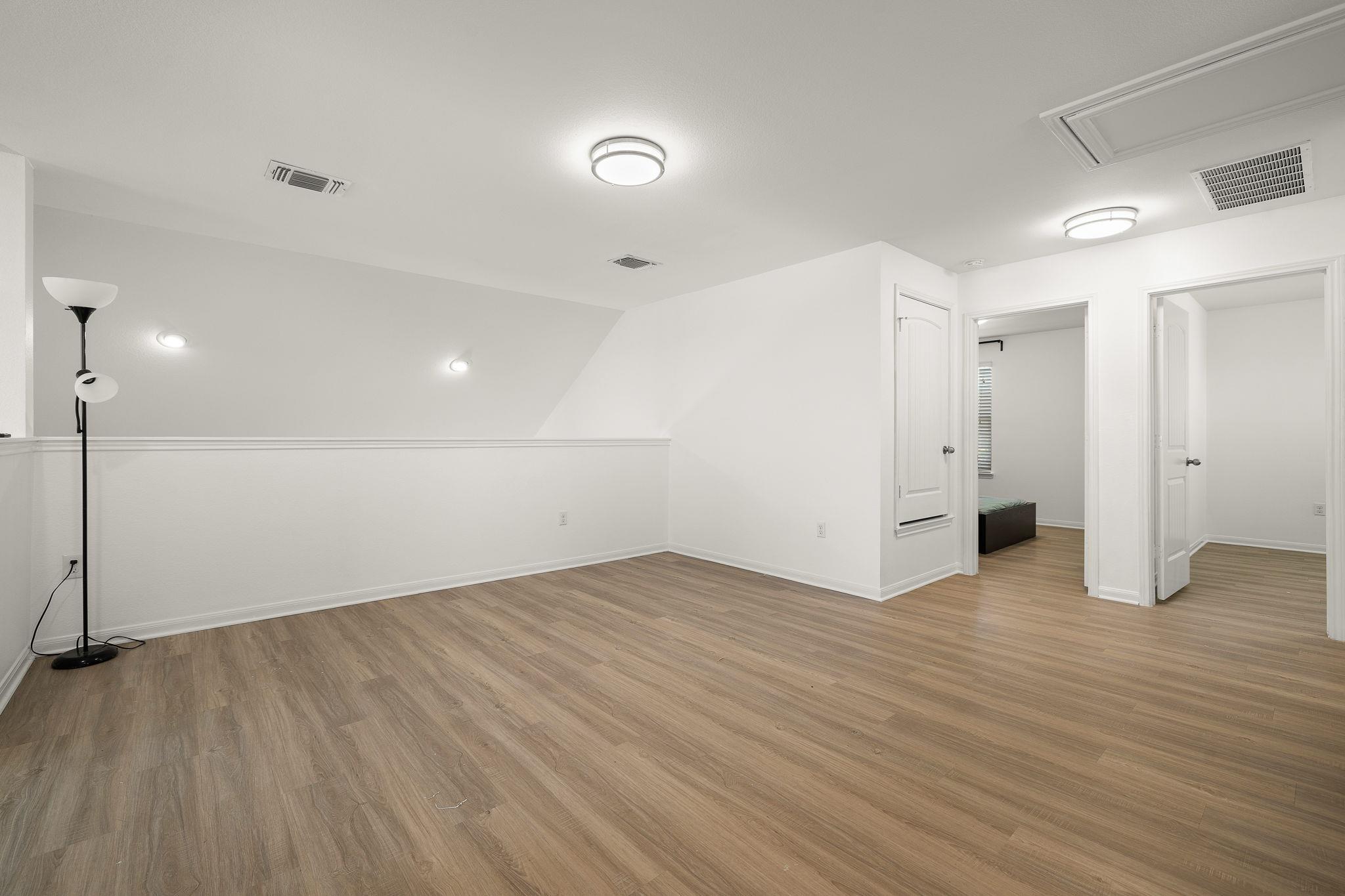 121 Leona River Trl, Hutto, TX 78634