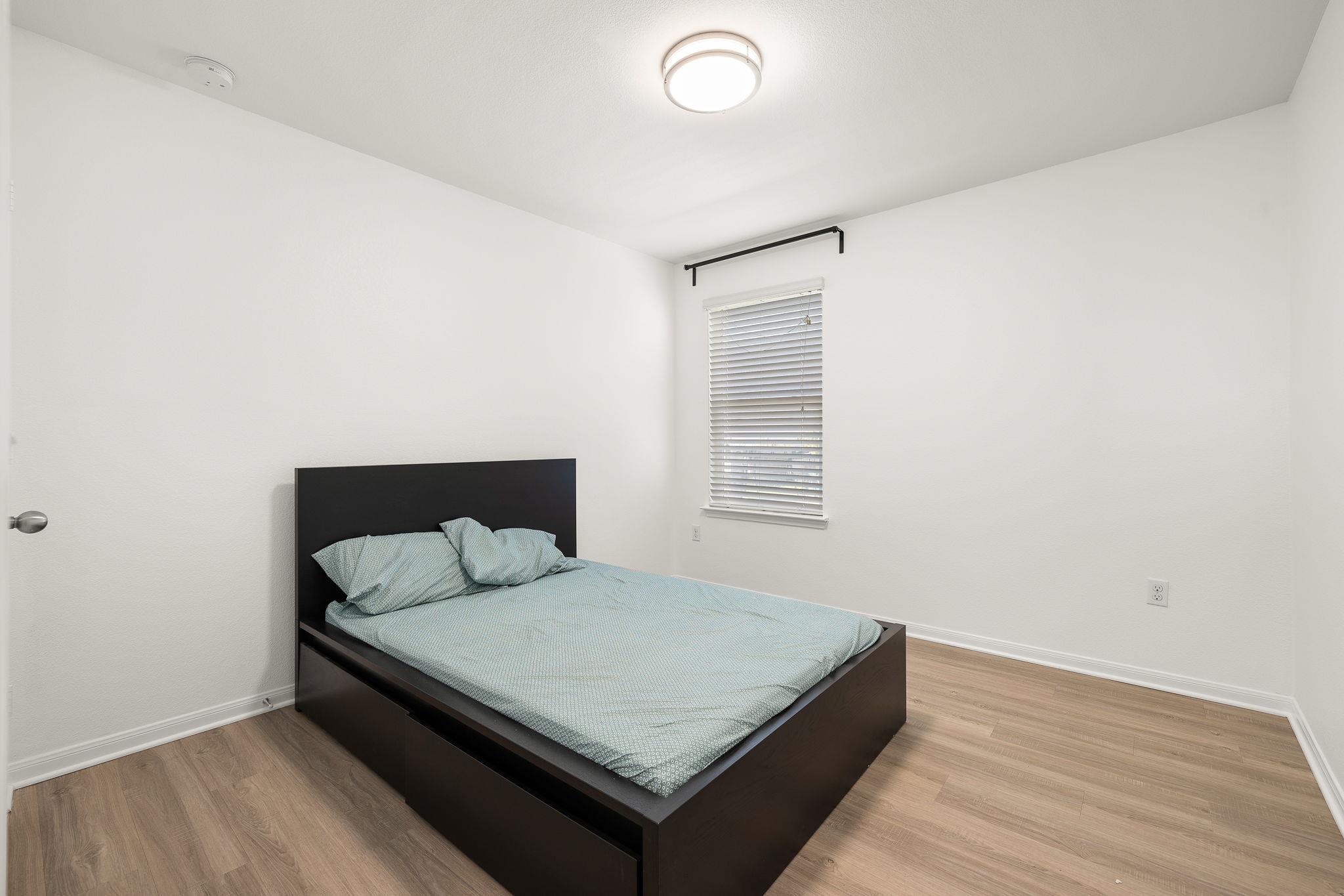 121 Leona River Trl, Hutto, TX 78634