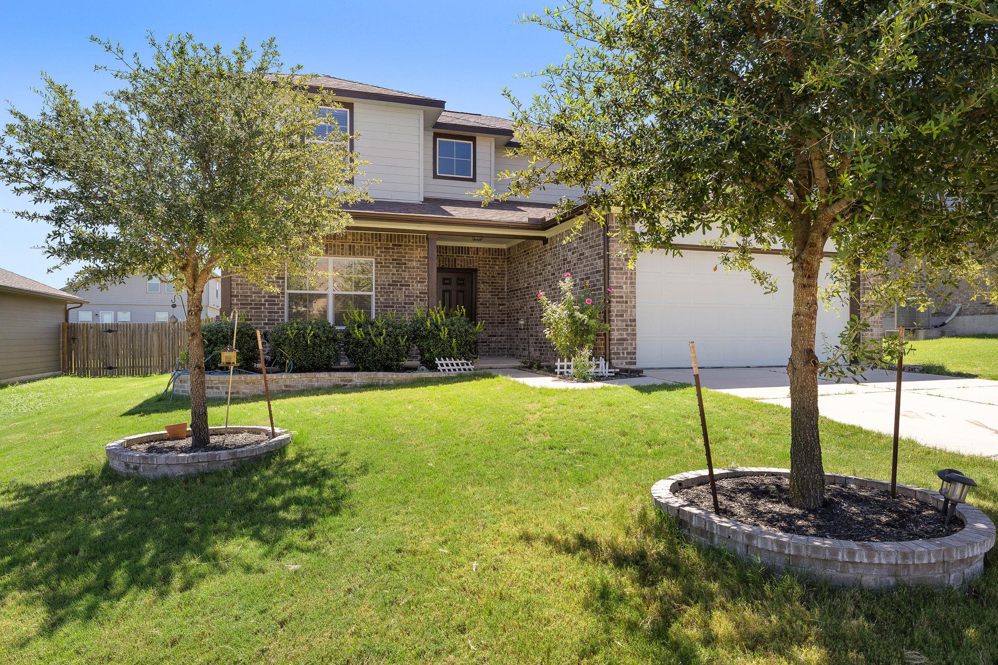 121 Leona River Trl, Hutto, TX 78634