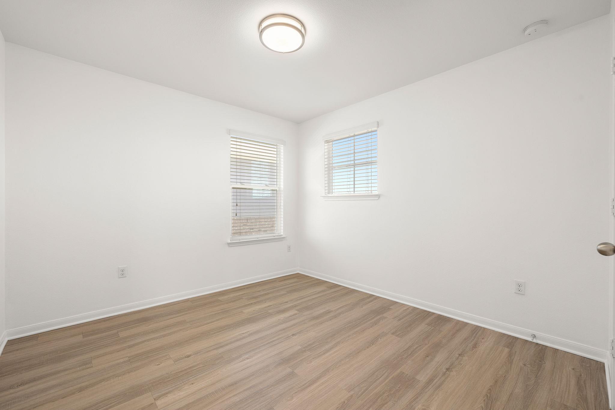 121 Leona River Trl, Hutto, TX 78634