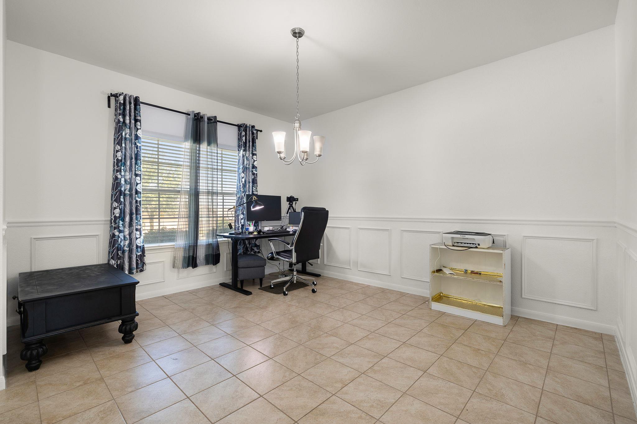 121 Leona River Trl, Hutto, TX 78634