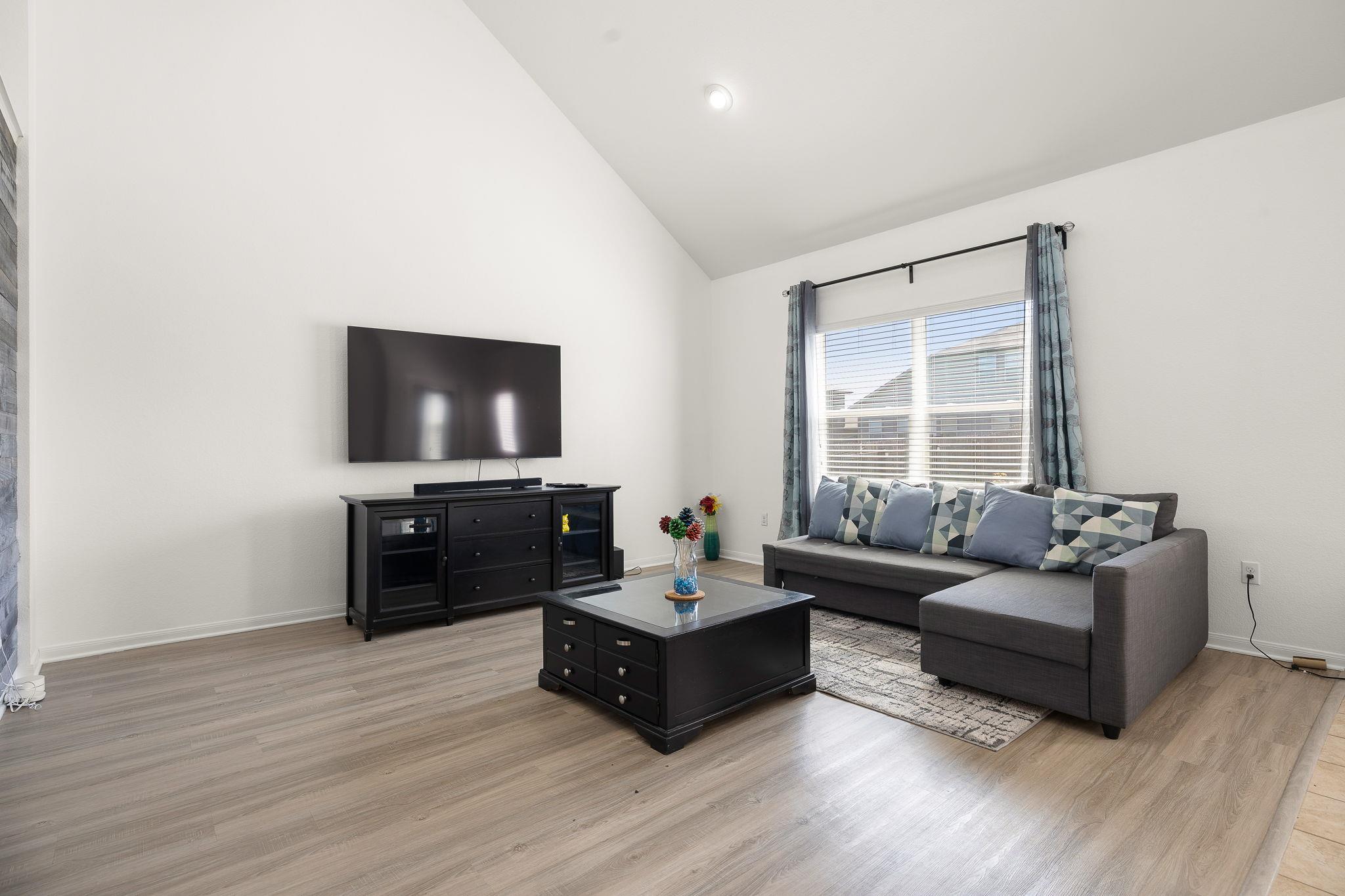 121 Leona River Trl, Hutto, TX 78634