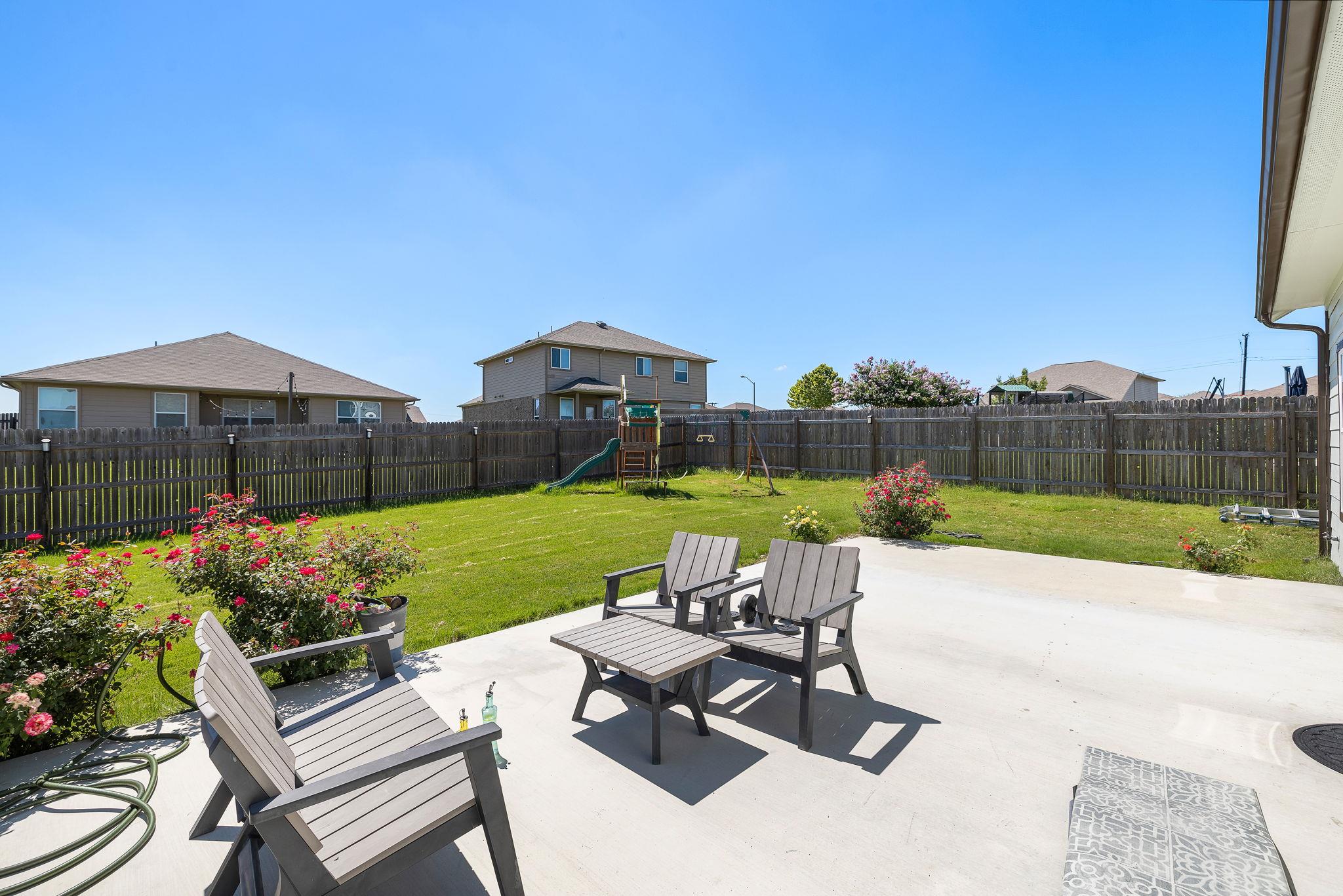 121 Leona River Trl, Hutto, TX 78634