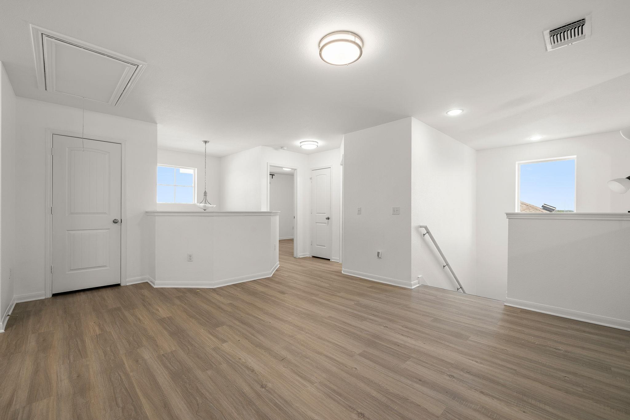 121 Leona River Trl, Hutto, TX 78634