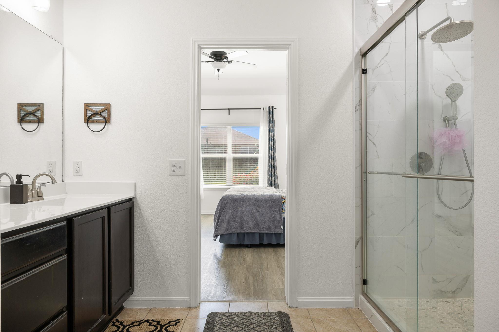 121 Leona River Trl, Hutto, TX 78634