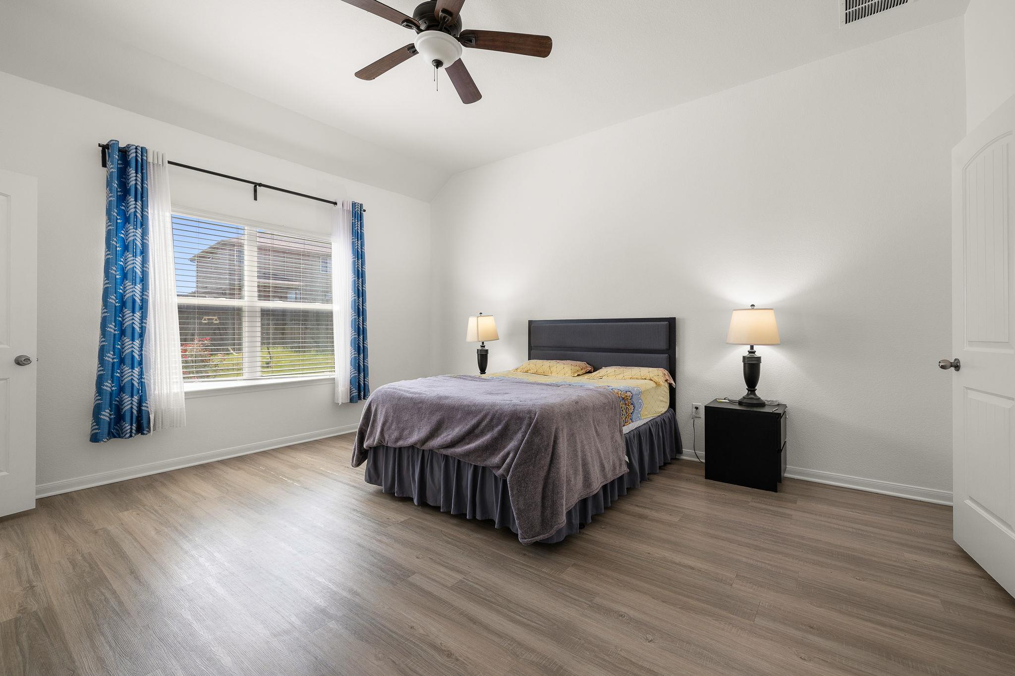 121 Leona River Trl, Hutto, TX 78634