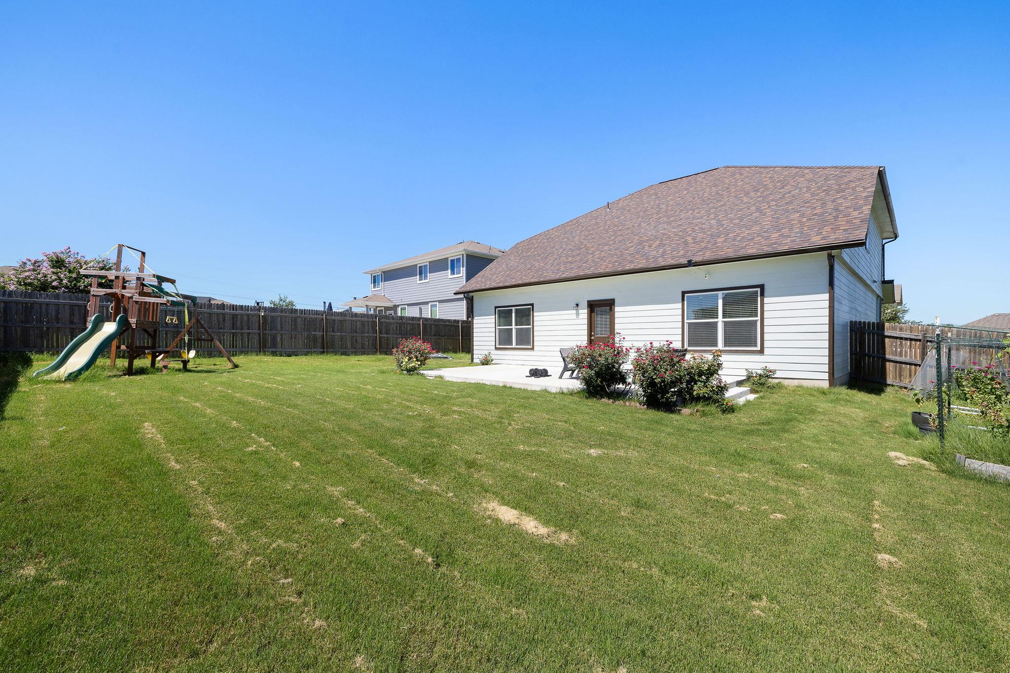 121 Leona River Trl, Hutto, TX 78634