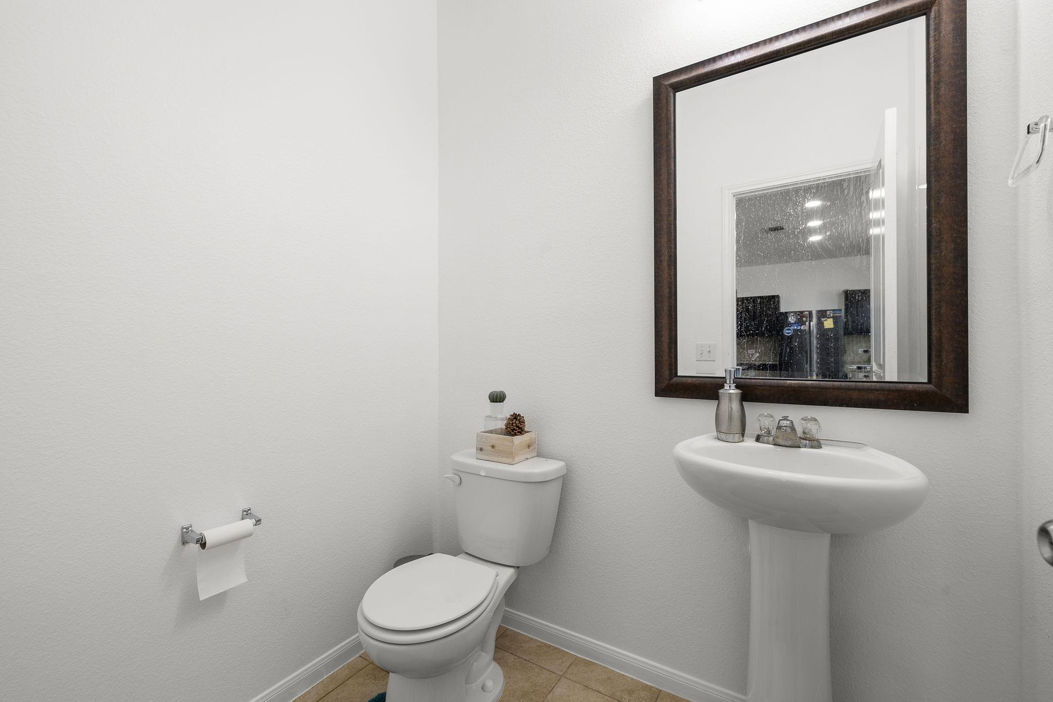 121 Leona River Trl, Hutto, TX 78634