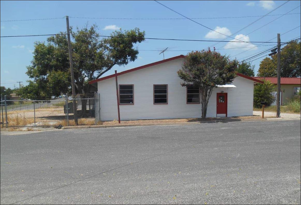 185 S Titus St, Giddings, TX 78942
