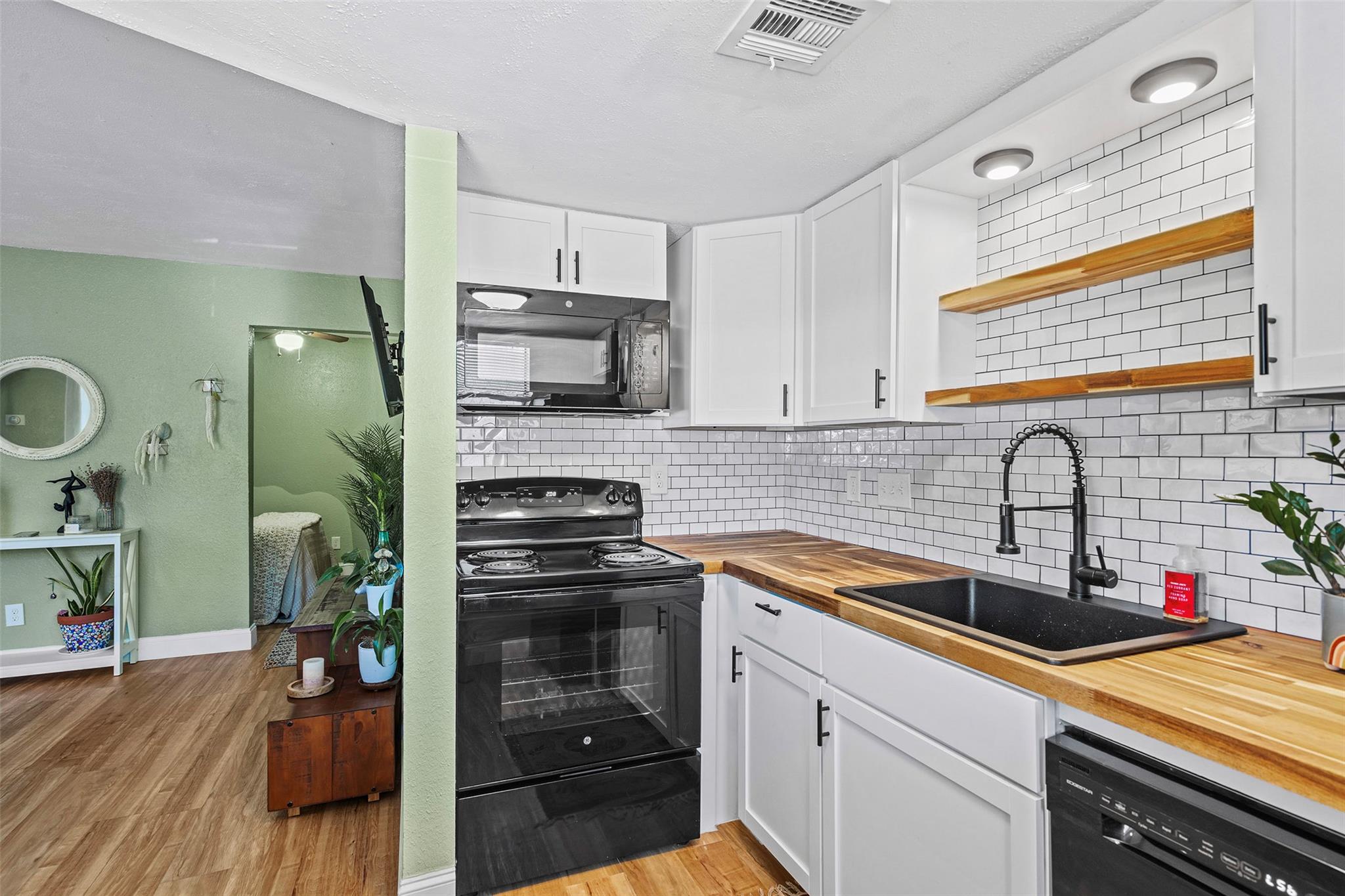 2500 Burleson Rd # 401, Austin, TX 78741