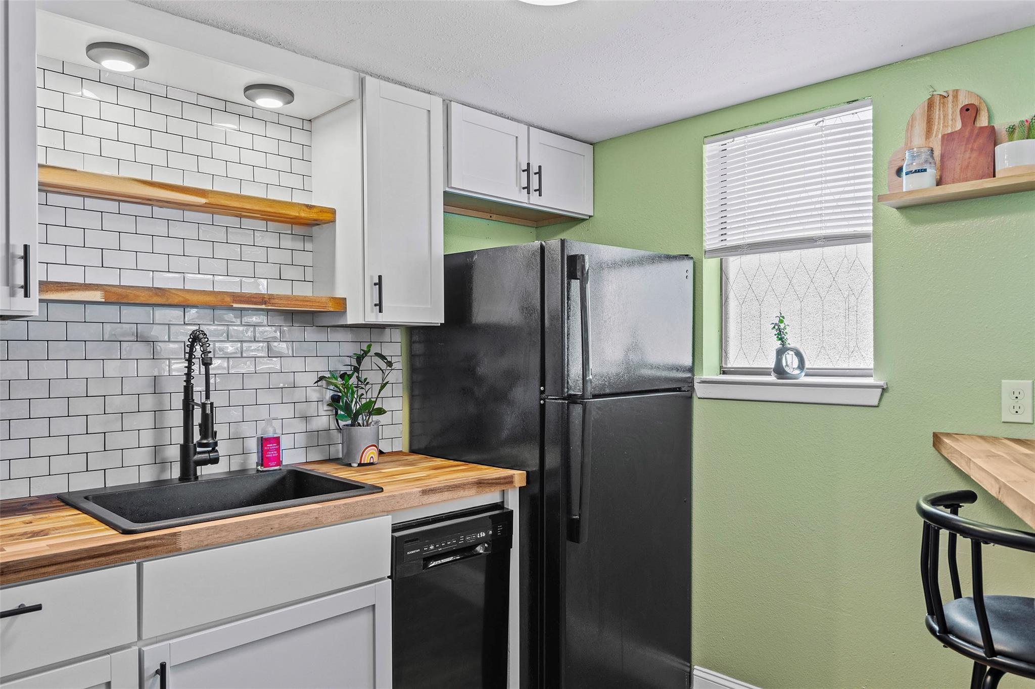2500 Burleson Rd # 401, Austin, TX 78741