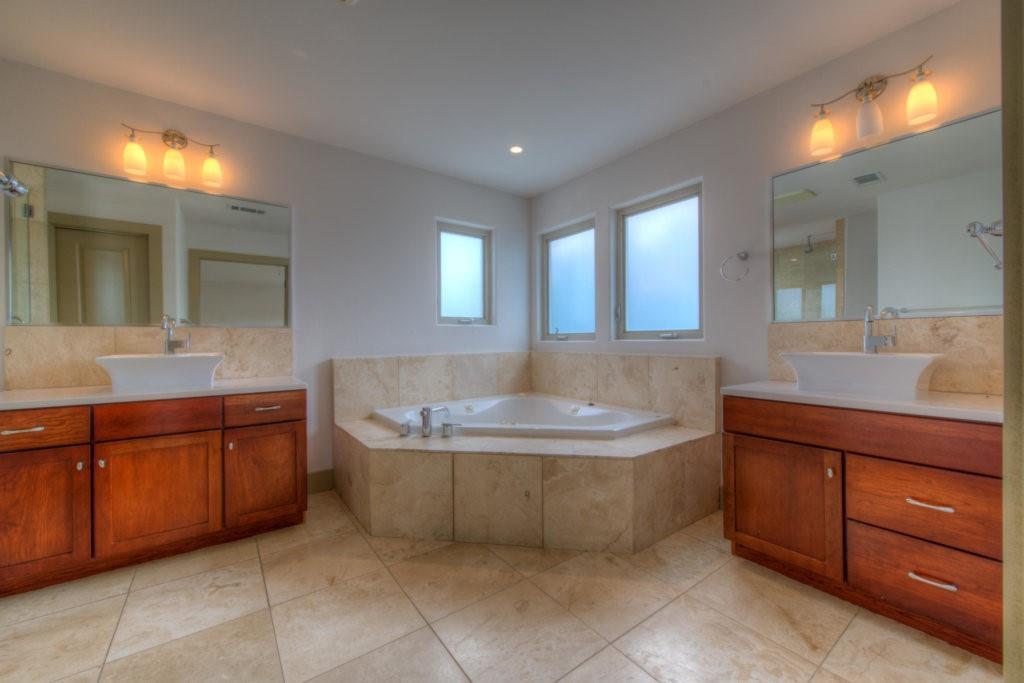 605 Peacock Ln # C, Austin, TX 78704
