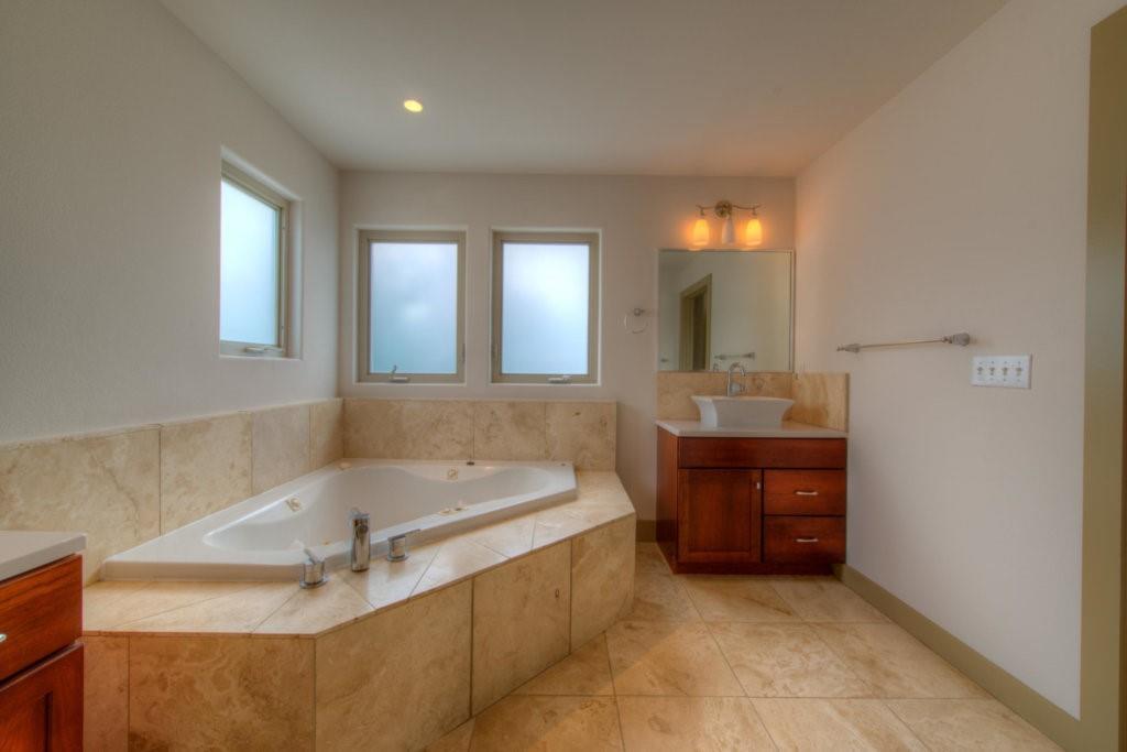 605 Peacock Ln # C, Austin, TX 78704