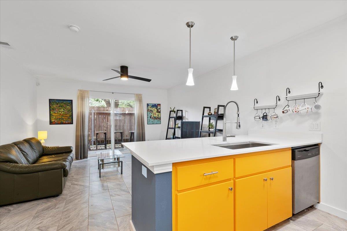 1422 Collier St # 103, Austin, TX 78704