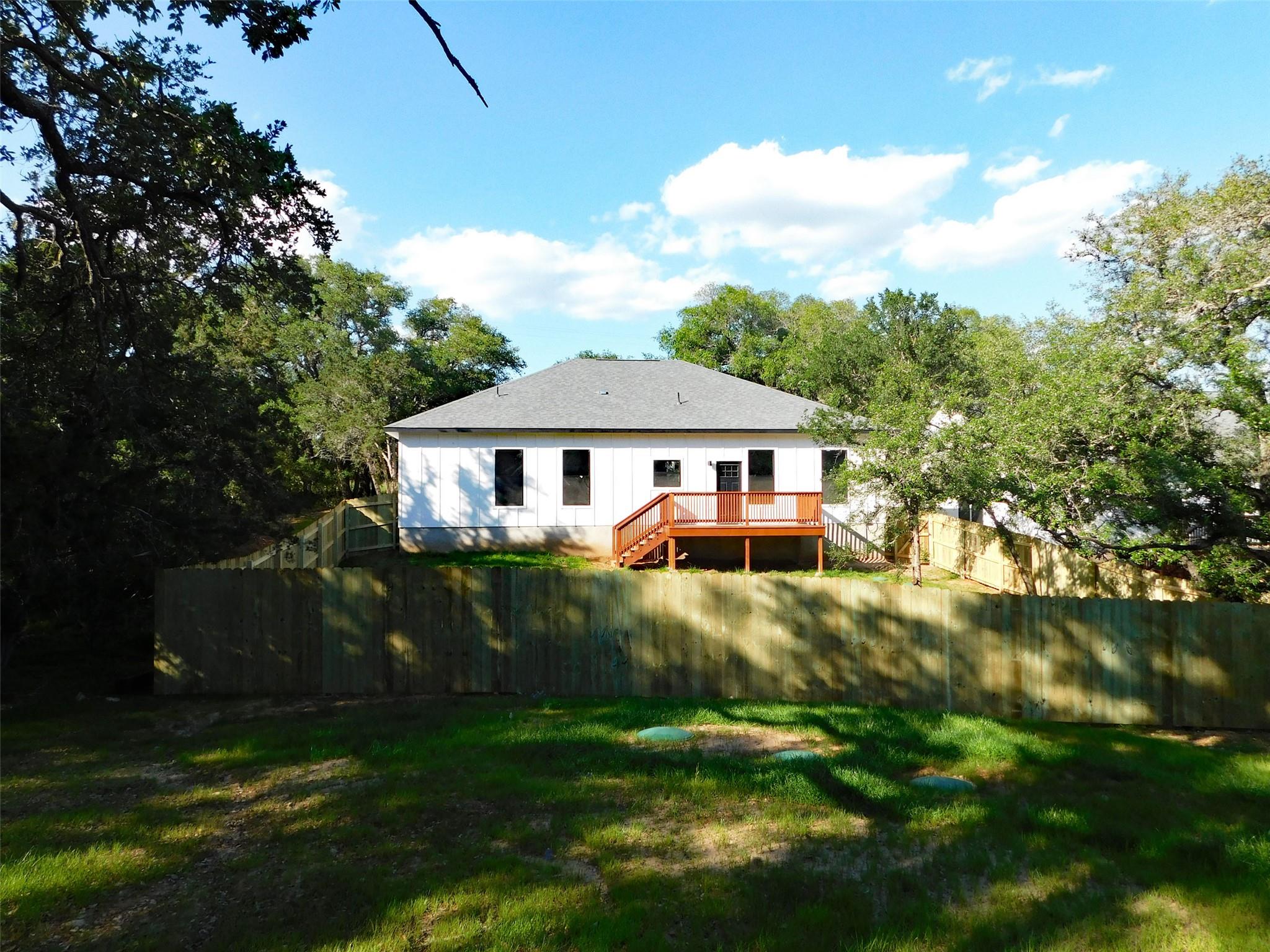 207 Laurel Ln, Spicewood, TX 78669