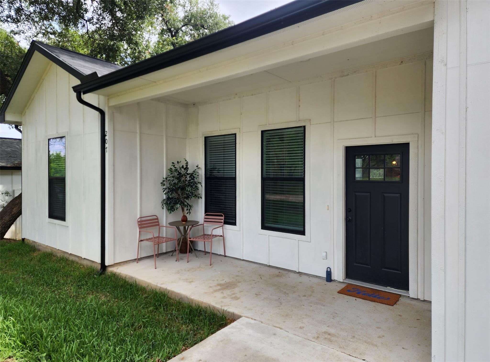 207 Laurel Ln, Spicewood, TX 78669