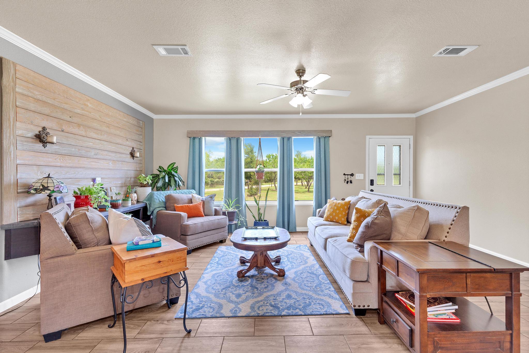 213 River Front Dr, Cedar Creek, TX 78612