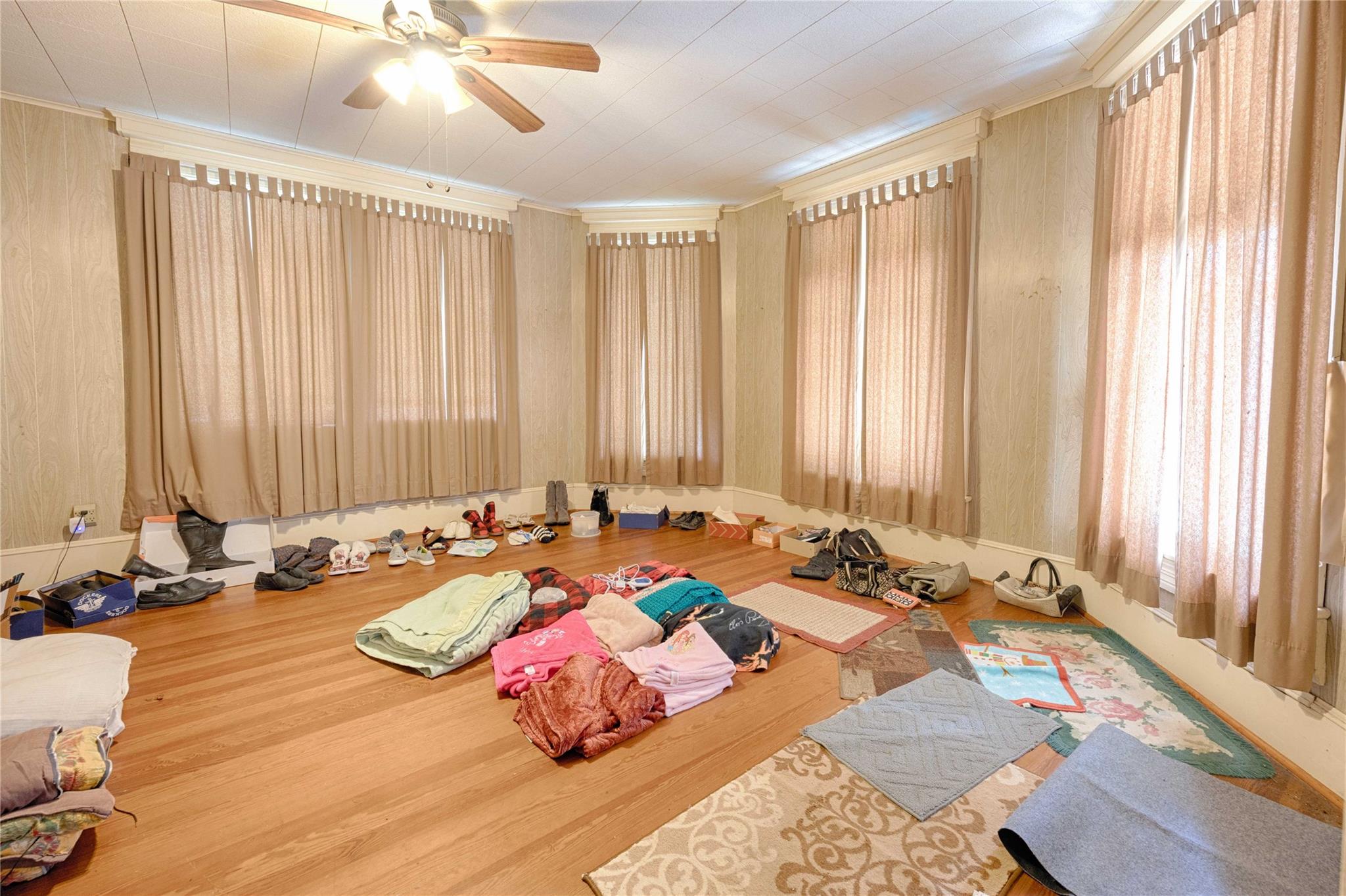 705 Baumgarten St, Schulenburg, TX 78956