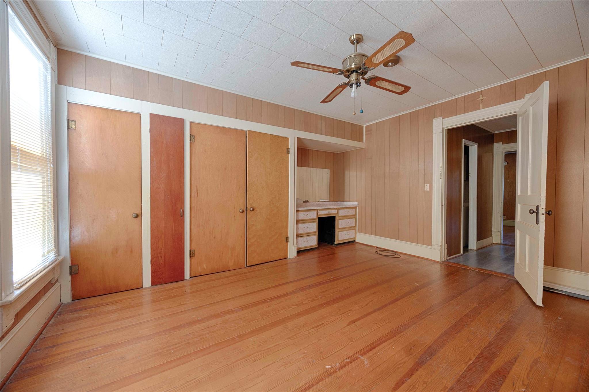 705 Baumgarten St, Schulenburg, TX 78956