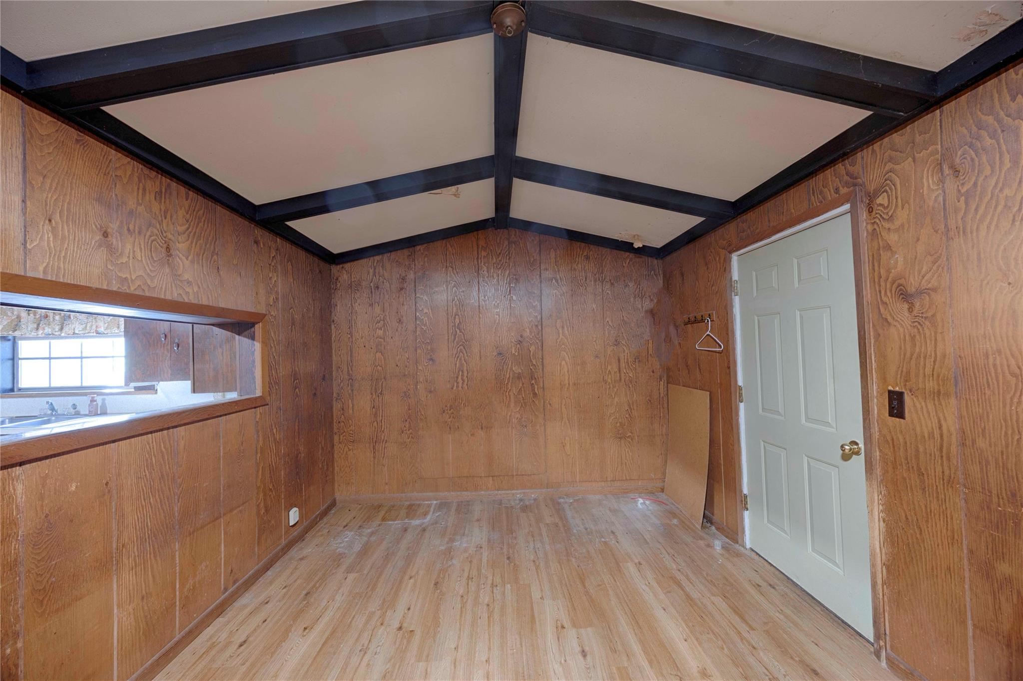 705 Baumgarten St, Schulenburg, TX 78956