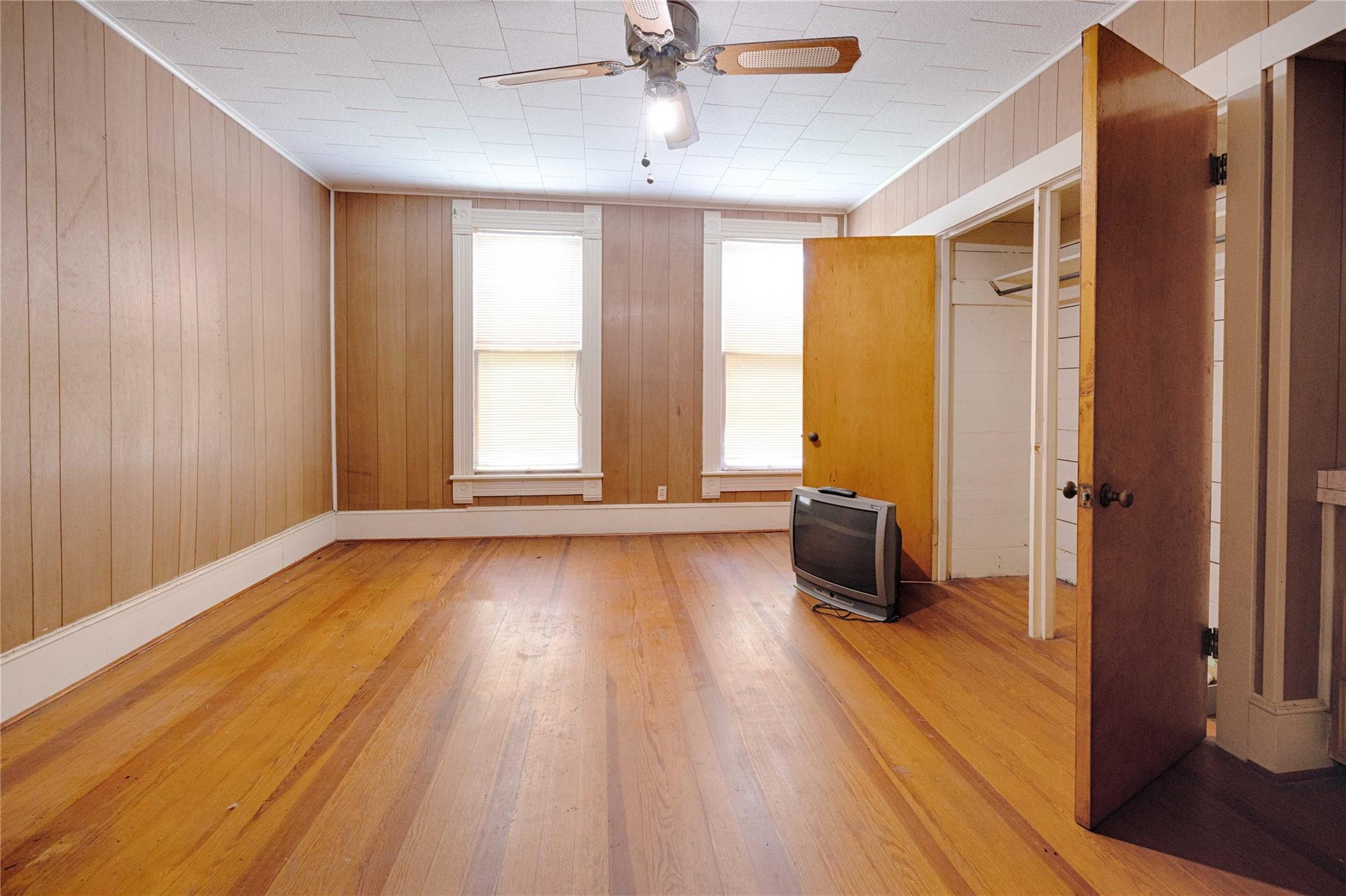 705 Baumgarten St, Schulenburg, TX 78956