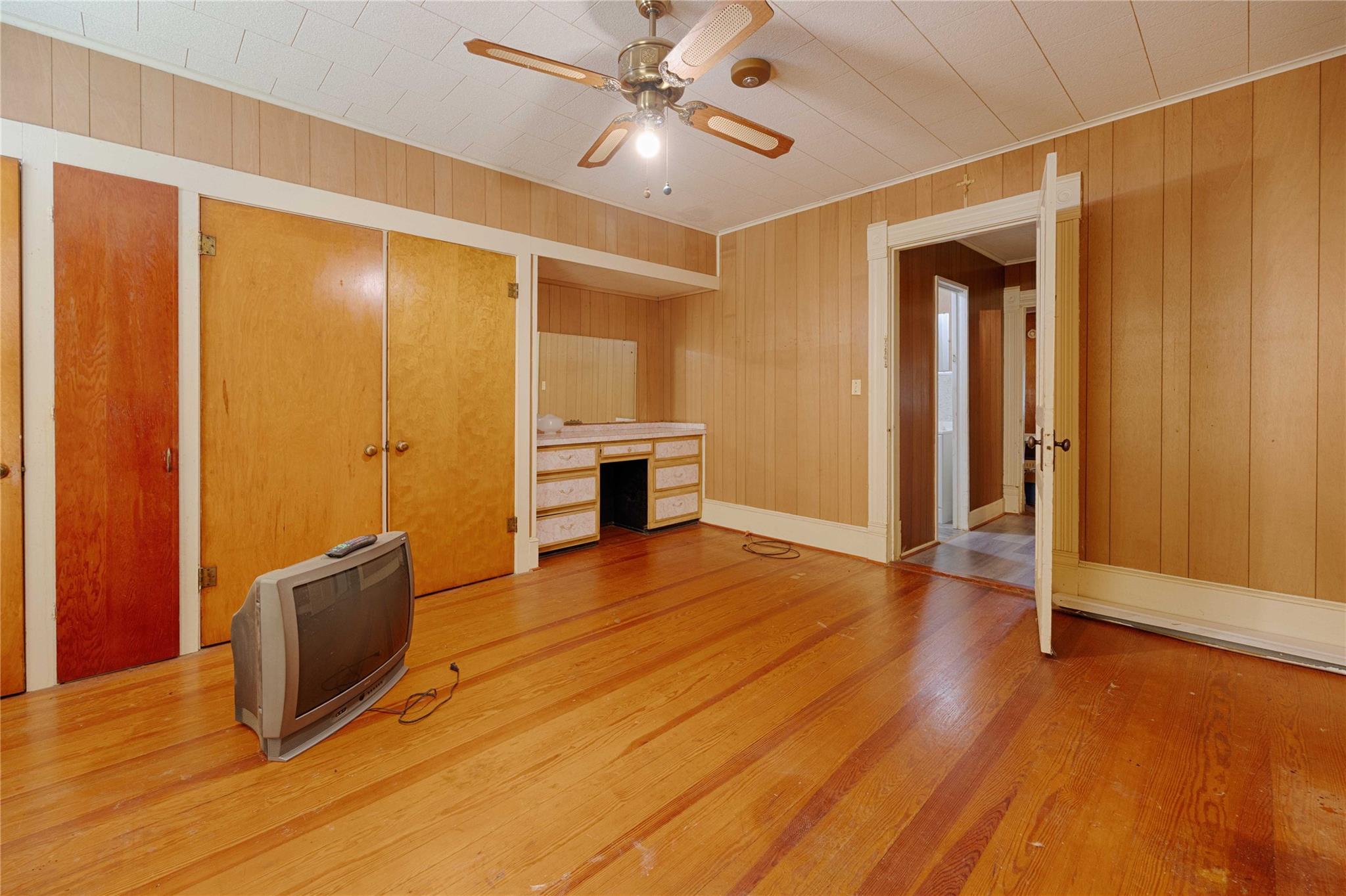 705 Baumgarten St, Schulenburg, TX 78956