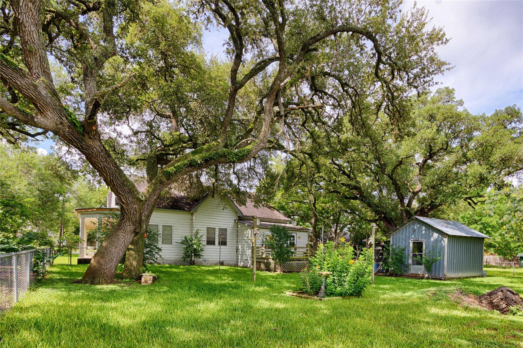 705 Baumgarten St, Schulenburg, TX 78956