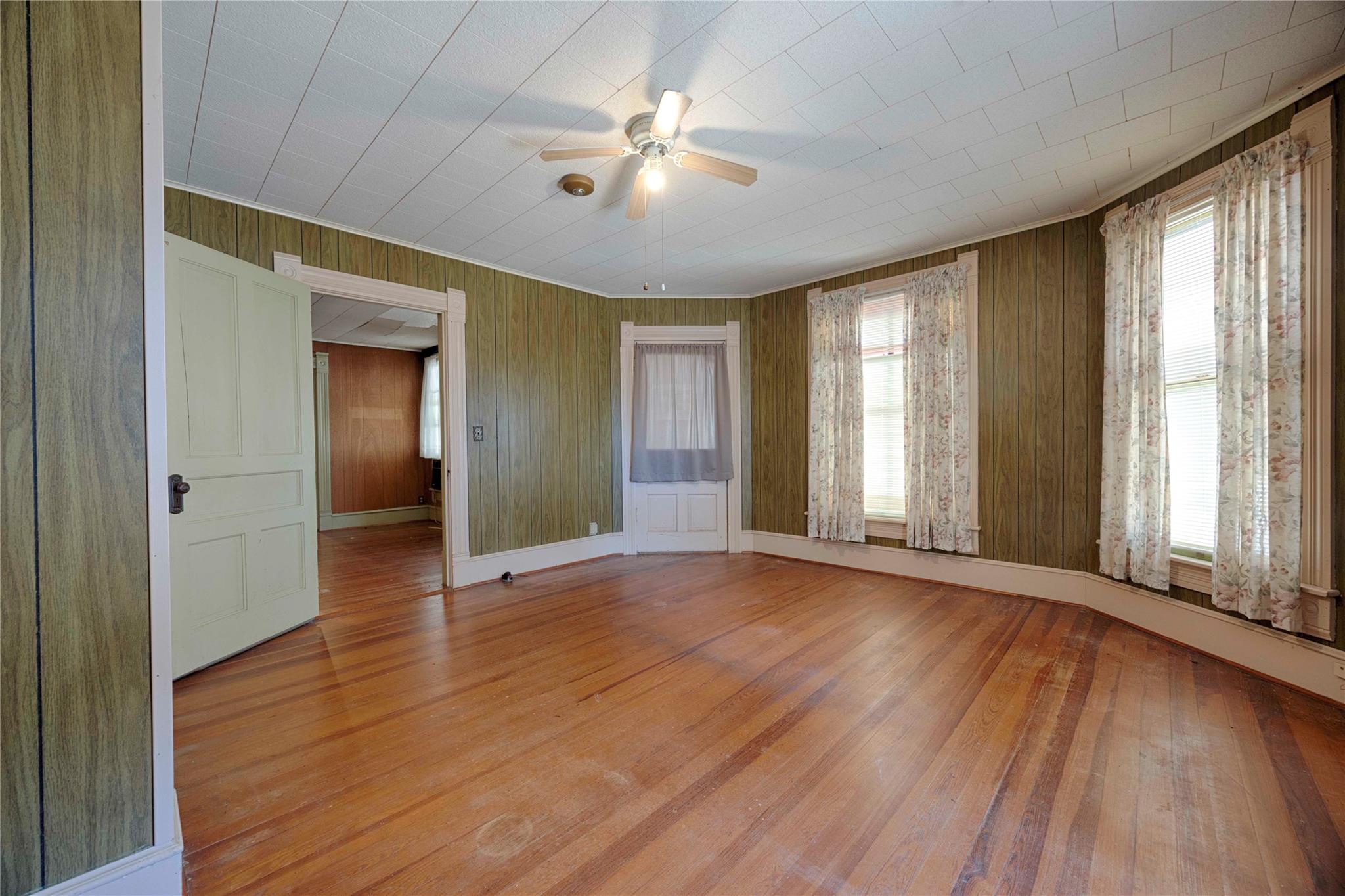 705 Baumgarten St, Schulenburg, TX 78956