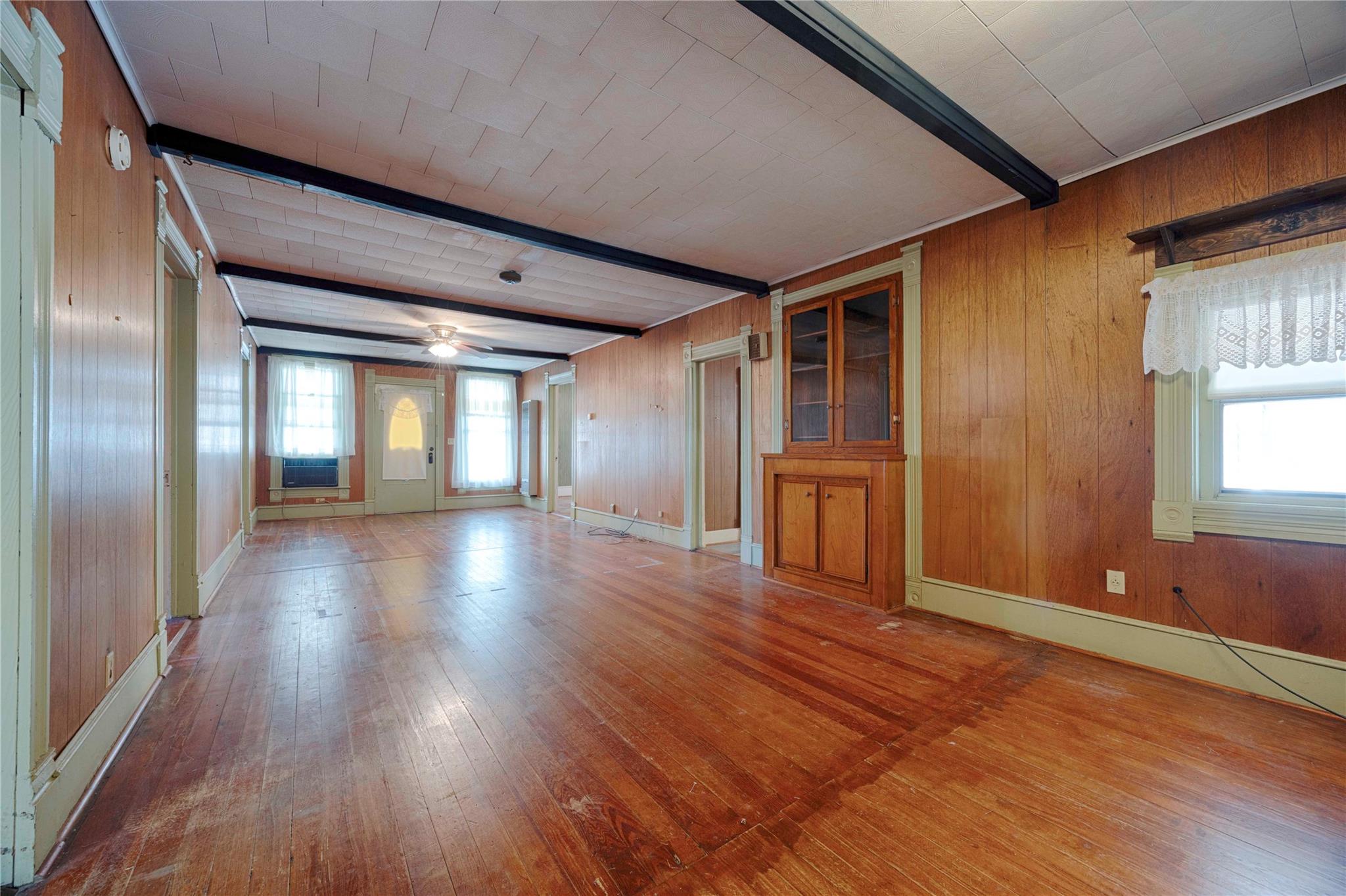 705 Baumgarten St, Schulenburg, TX 78956