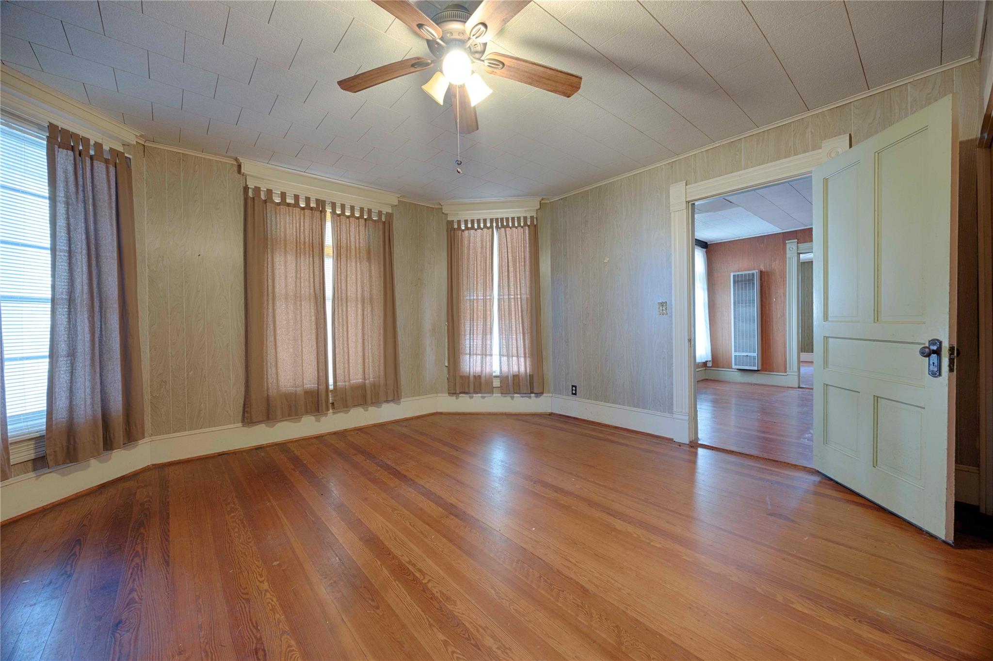 705 Baumgarten St, Schulenburg, TX 78956