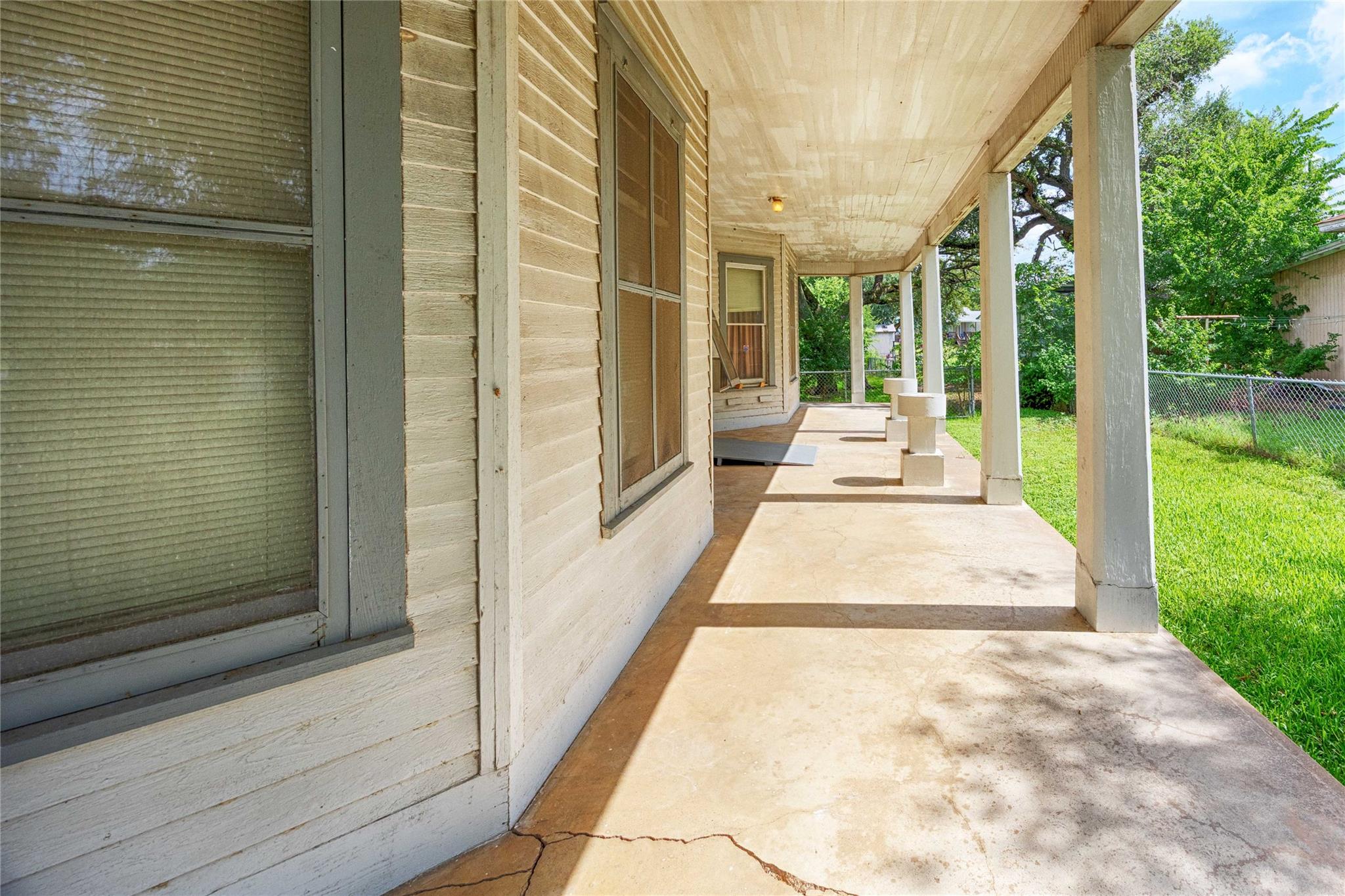 705 Baumgarten St, Schulenburg, TX 78956