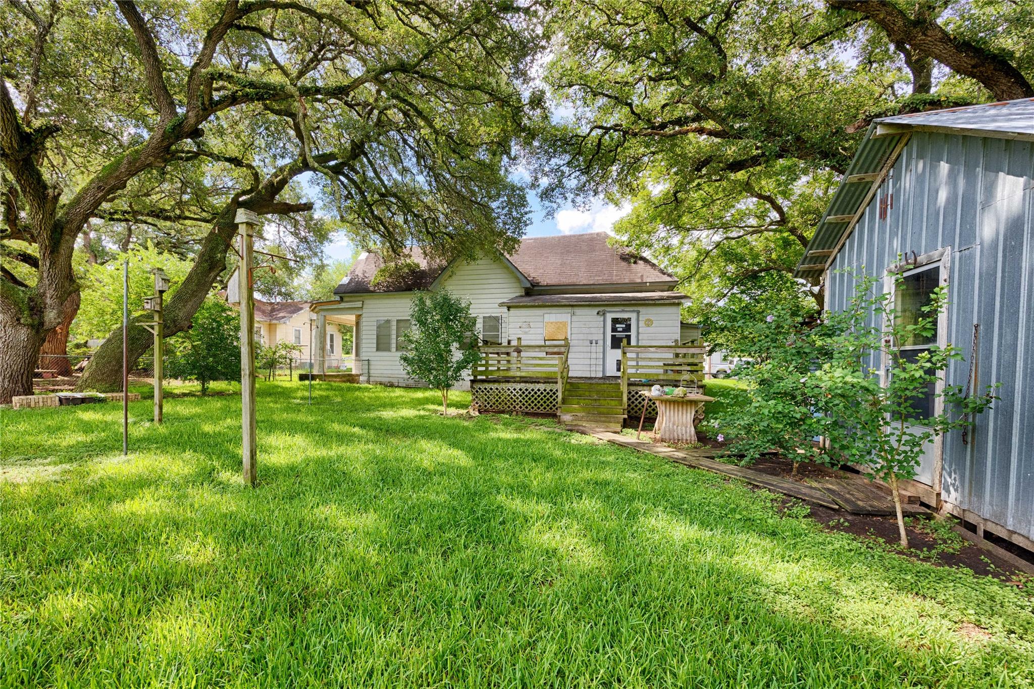 705 Baumgarten St, Schulenburg, TX 78956