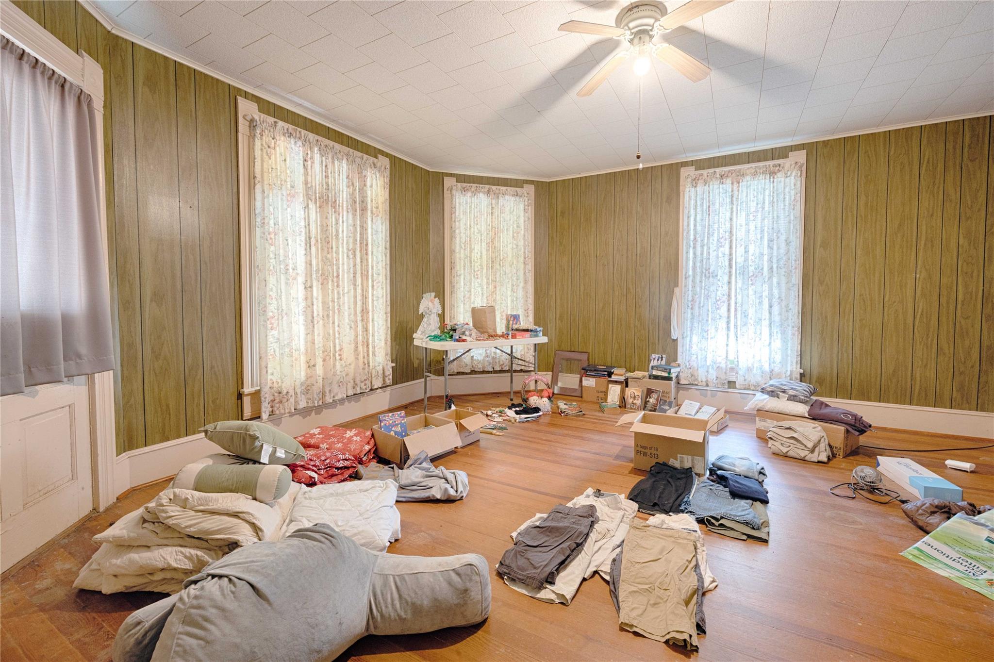 705 Baumgarten St, Schulenburg, TX 78956