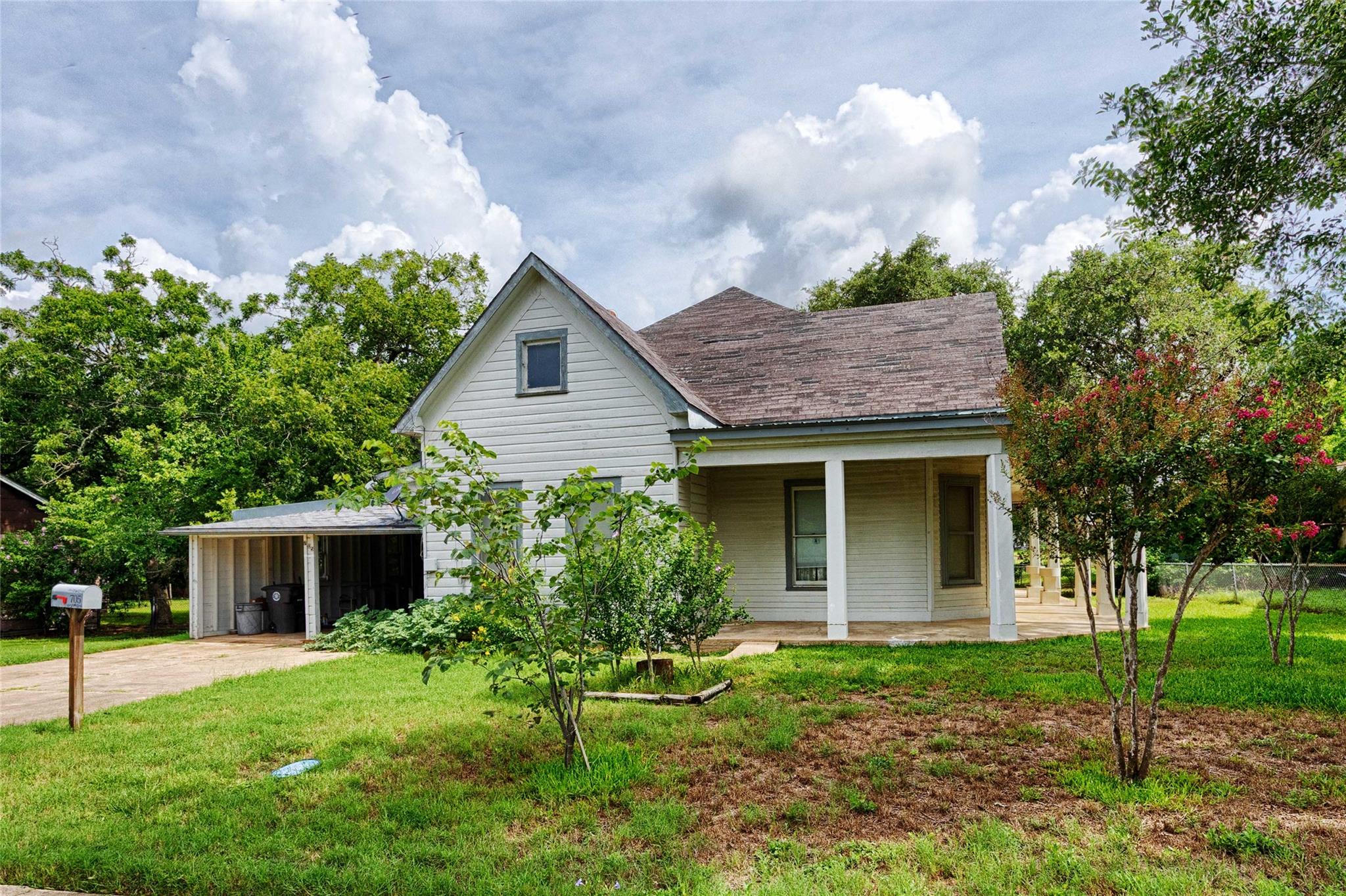 705 Baumgarten St, Schulenburg, TX 78956