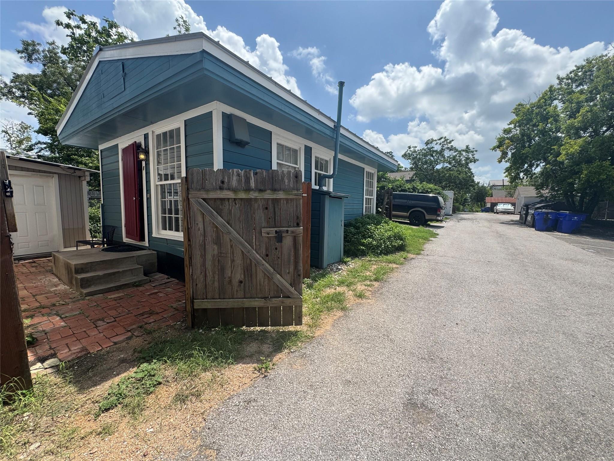 711 W 35th St # B, Austin, TX 78705