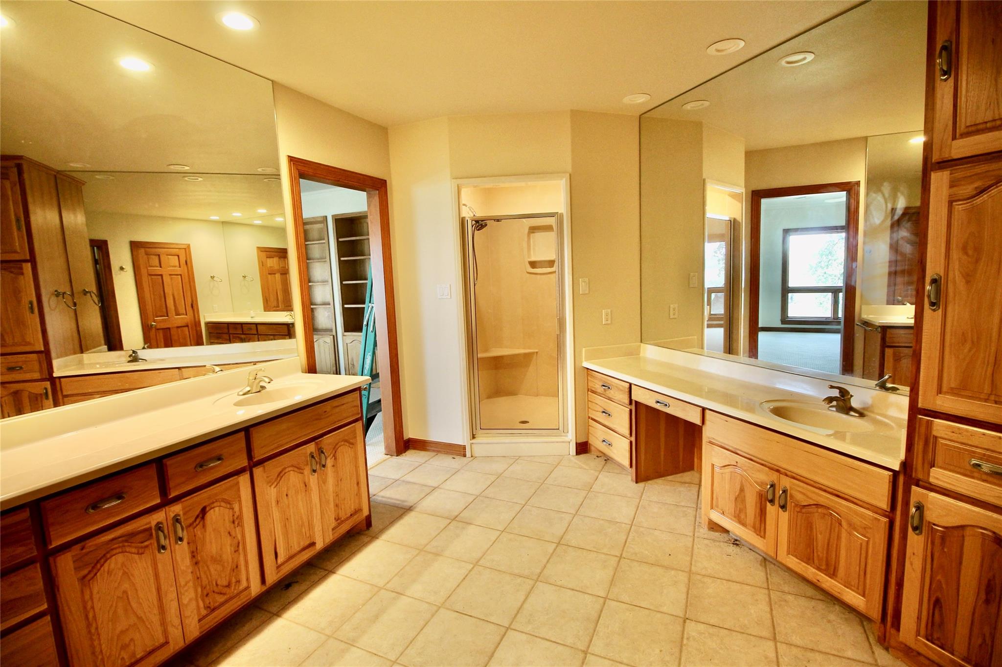 20704 E Lakeshore Dr, Spicewood, TX 78669