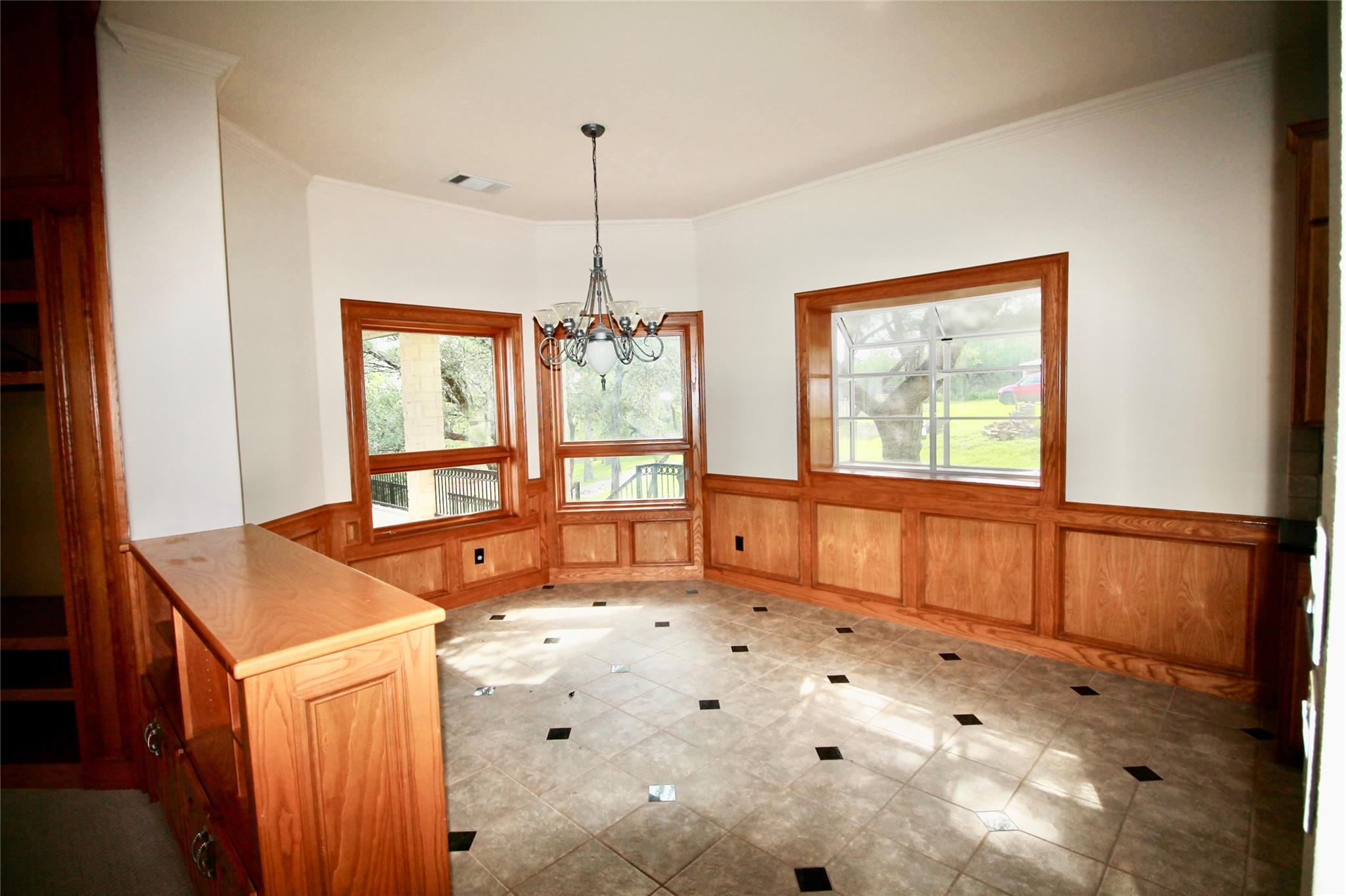 20704 E Lakeshore Dr, Spicewood, TX 78669