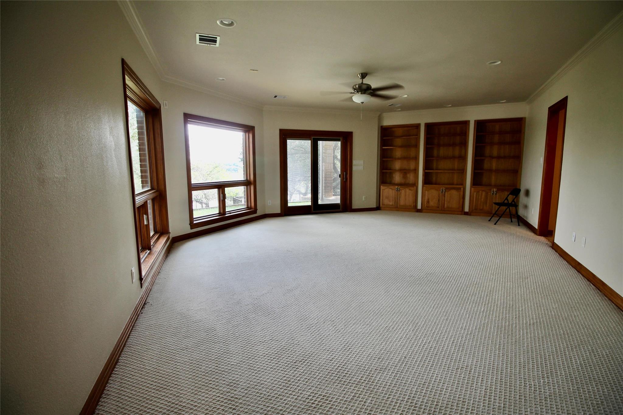 20704 E Lakeshore Dr, Spicewood, TX 78669