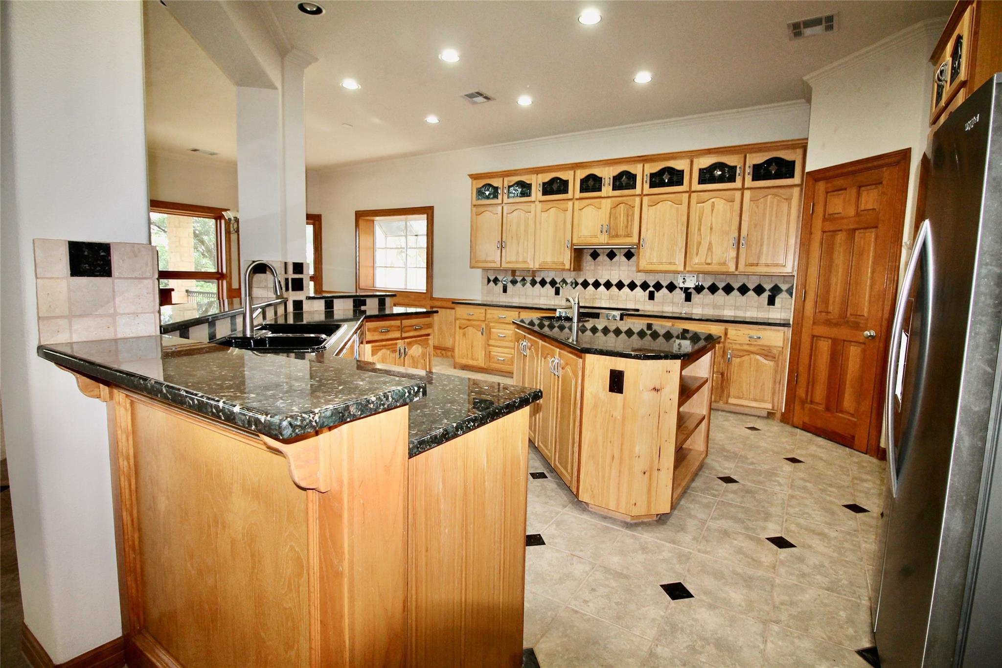 20704 E Lakeshore Dr, Spicewood, TX 78669