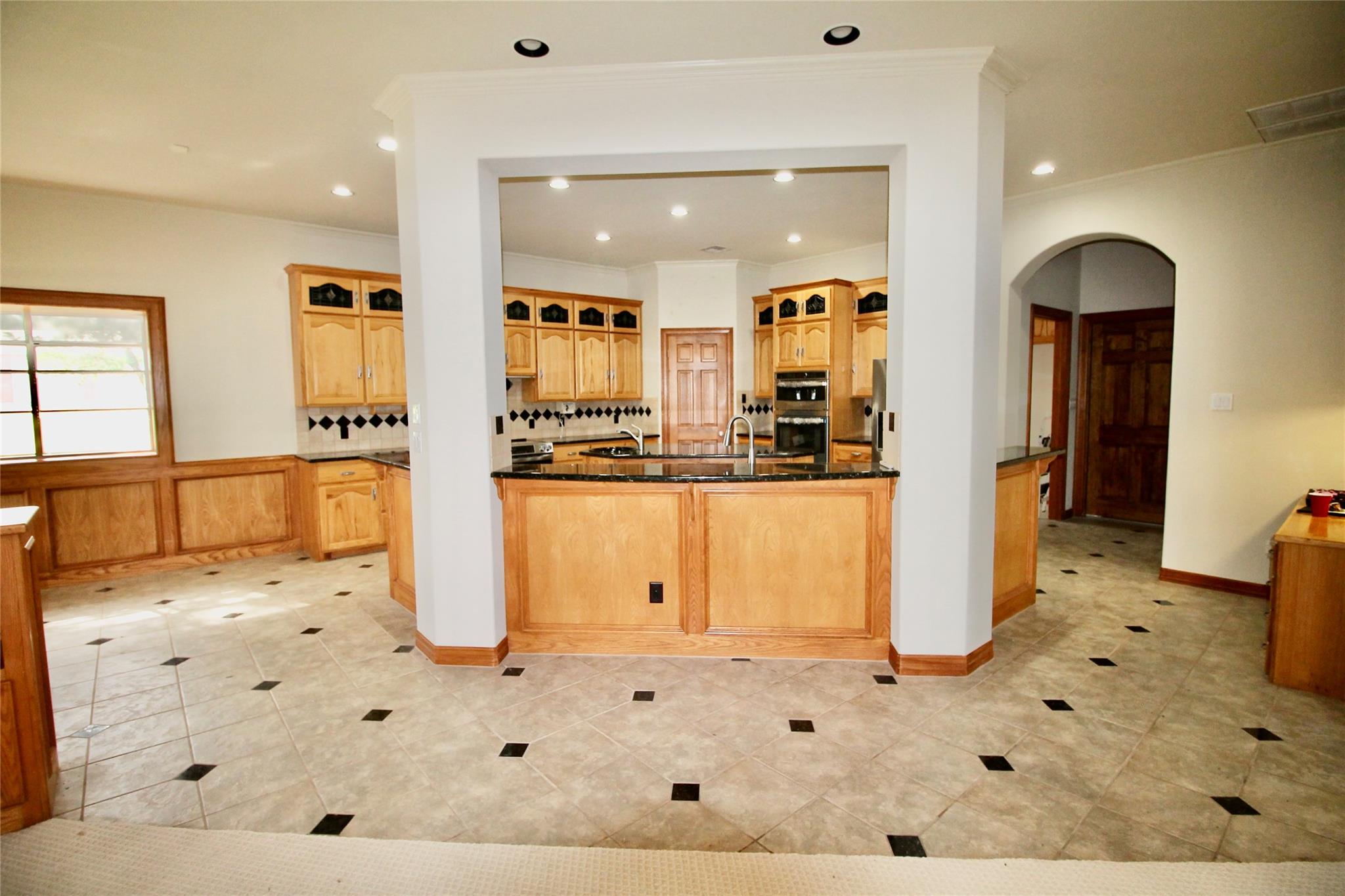 20704 E Lakeshore Dr, Spicewood, TX 78669