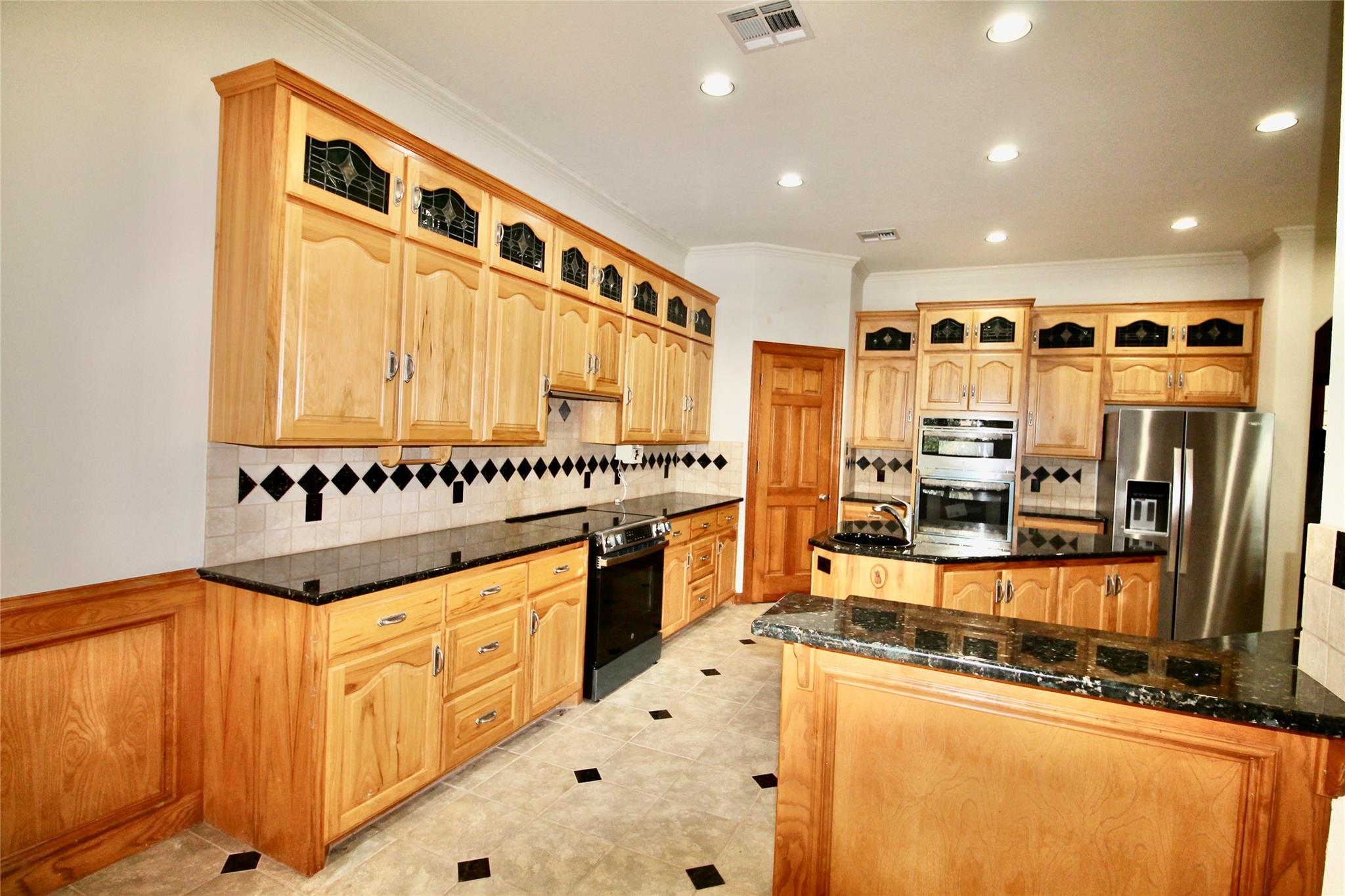 20704 E Lakeshore Dr, Spicewood, TX 78669