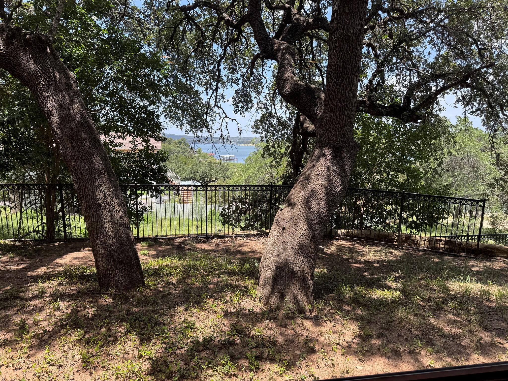 20704 E Lakeshore Dr, Spicewood, TX 78669